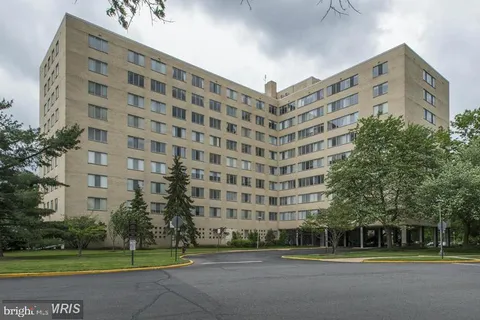 6621 Wakefield Drive Unit 220, Alexandria, VA MLS: VAFX2232256