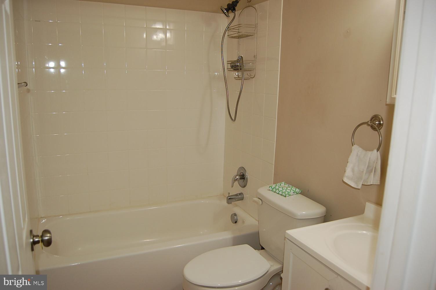 VILLAGE OF IDLEWILD - Residential Lease