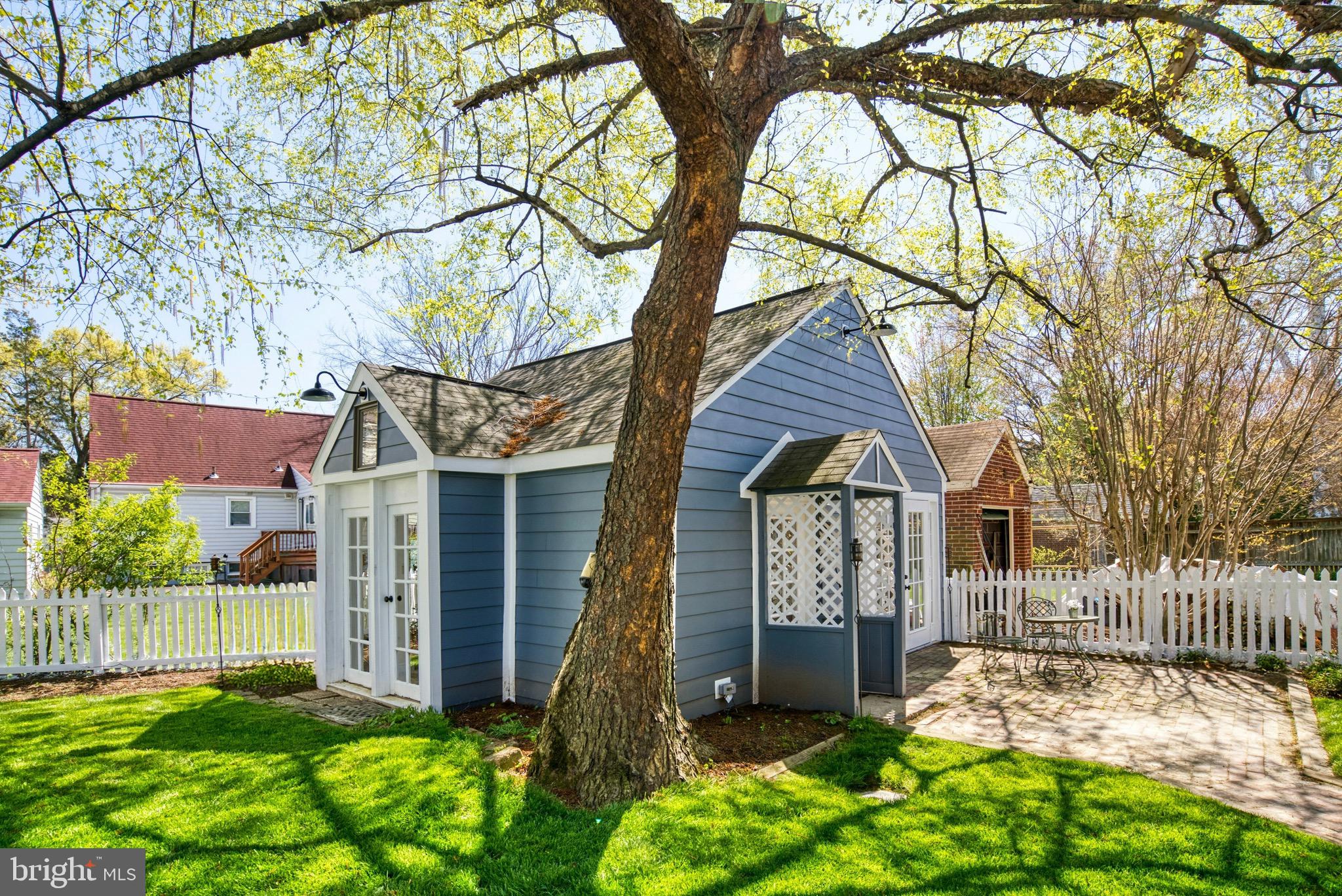 LEE HEIGHTS - Residential