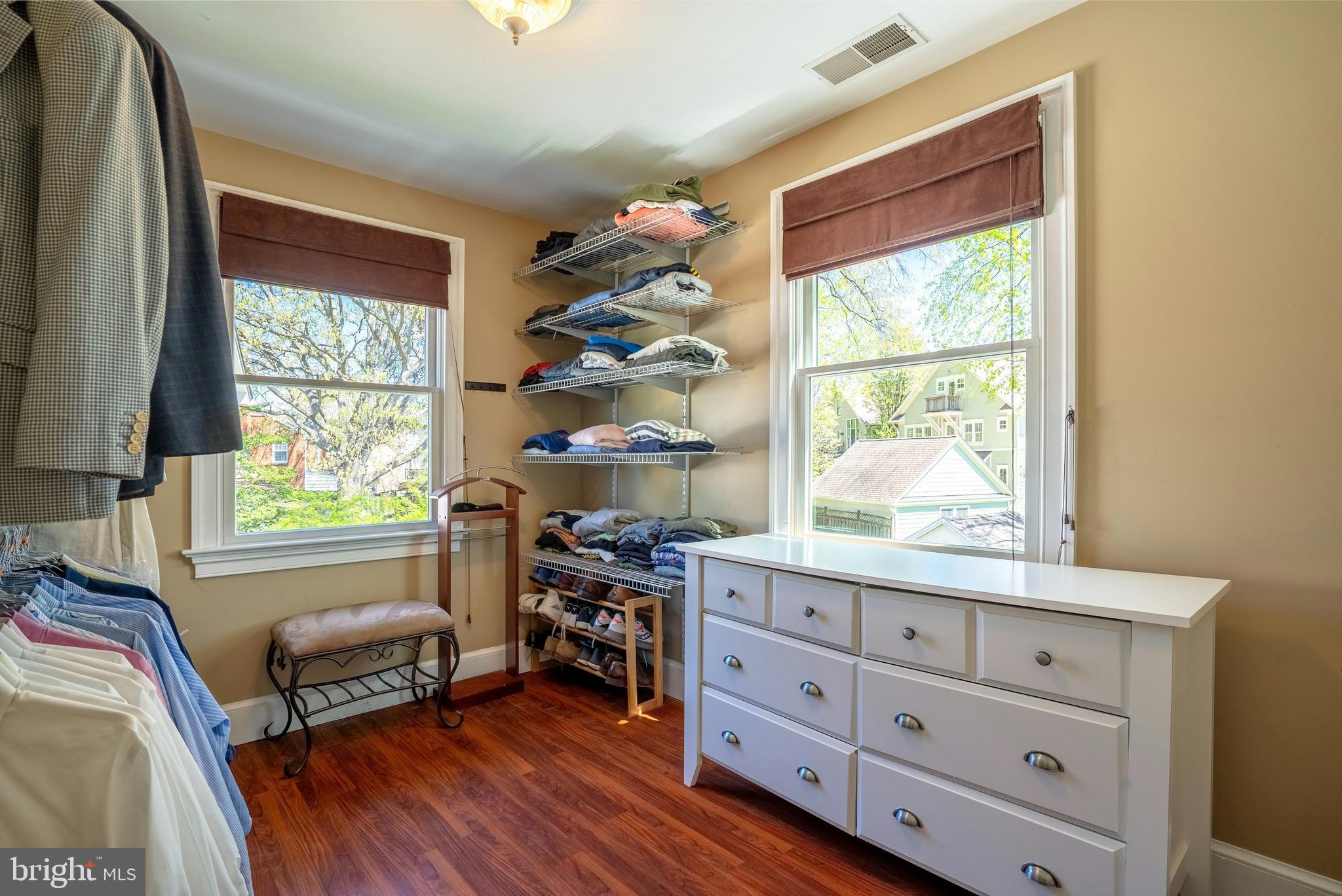 LEE HEIGHTS - Residential