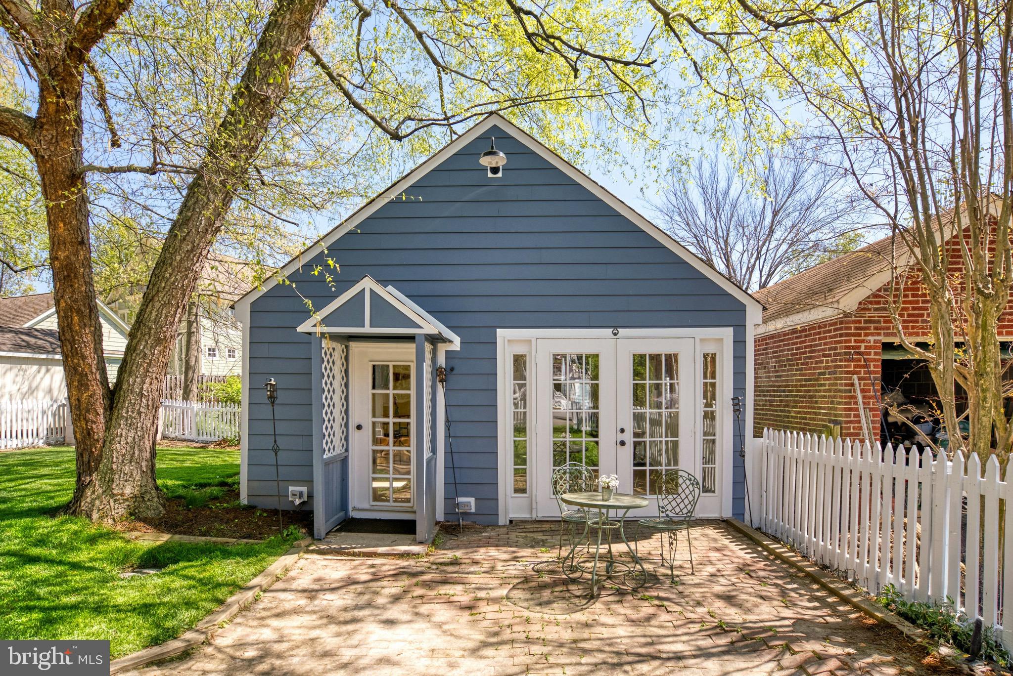 LEE HEIGHTS - Residential