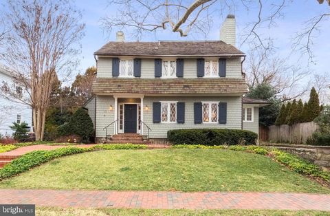 Photo of 13 E MELROSE ST, CHEVY CHASE, MD 20815 (MLS # MDMC2082222)