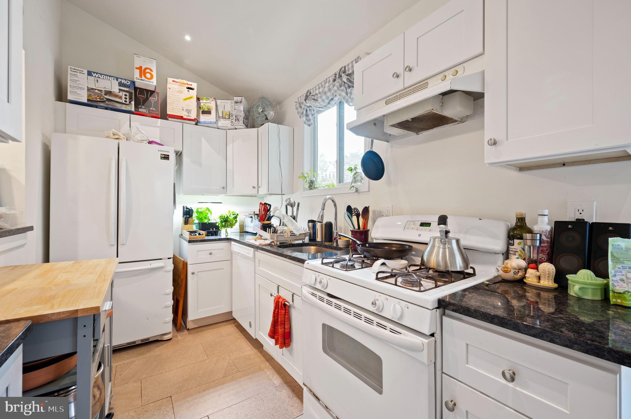 EAST FALLS - Residential