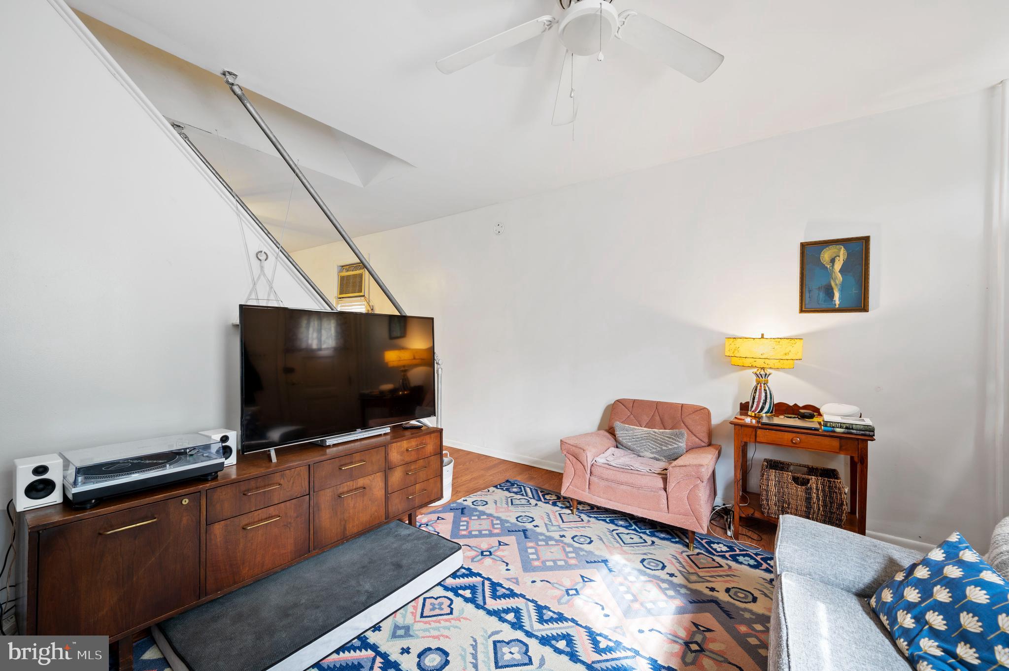 EAST FALLS - Residential