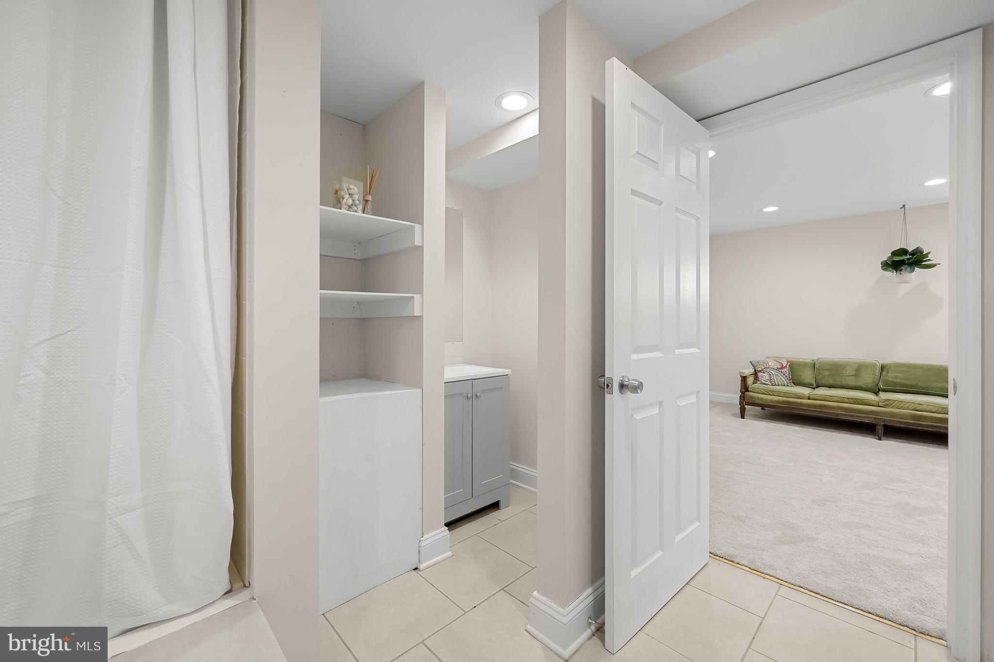 MIDDLETOWN - Residential