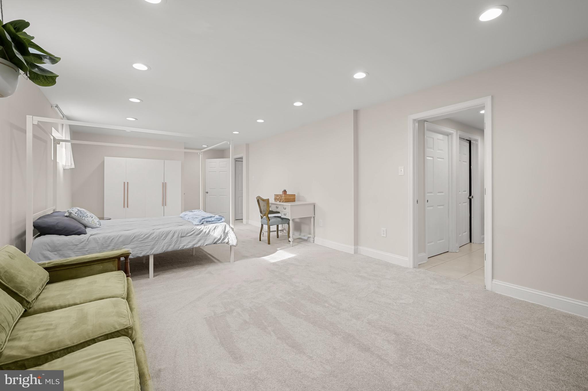 MIDDLETOWN - Residential