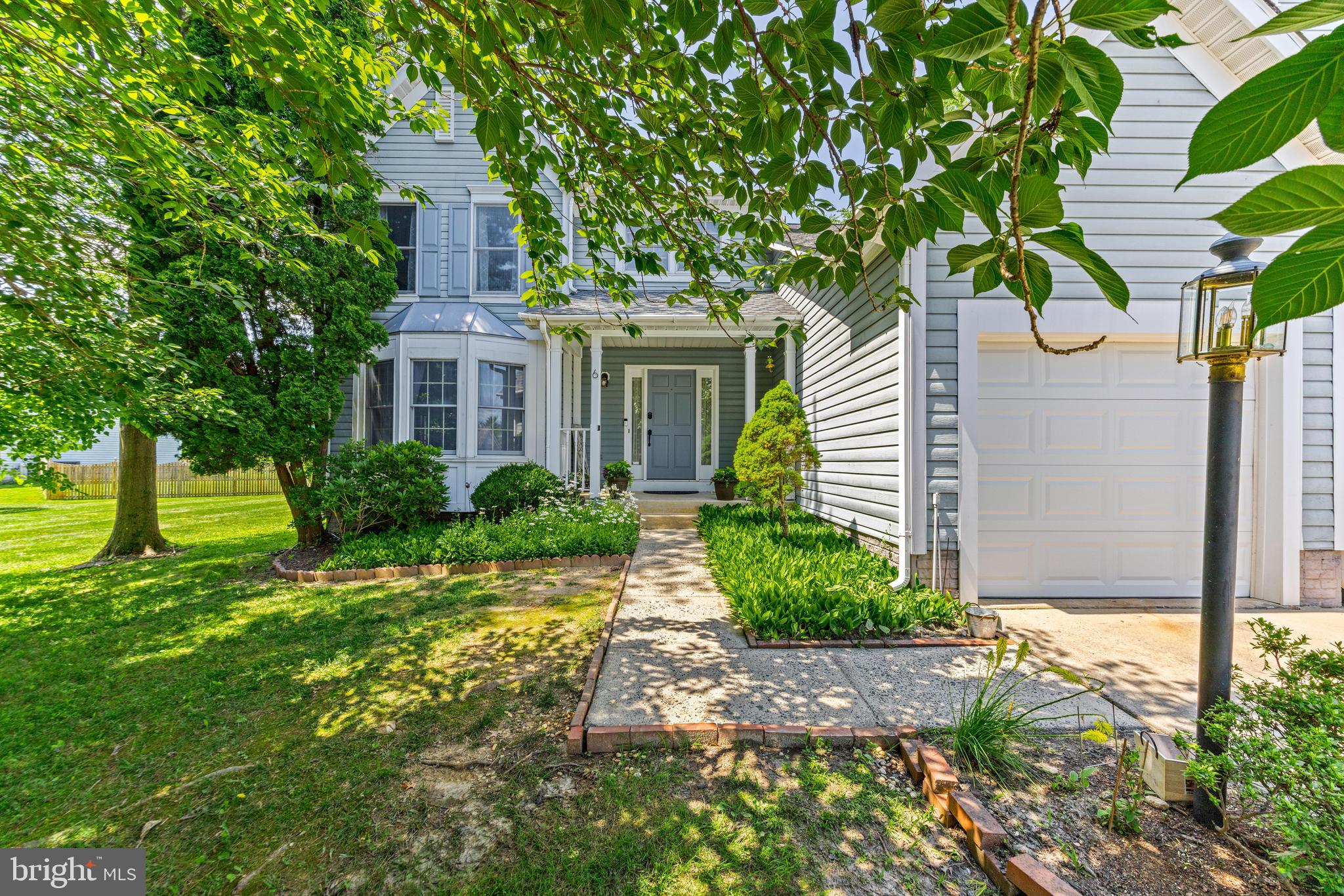 6 EMERALD RIDGE COURT