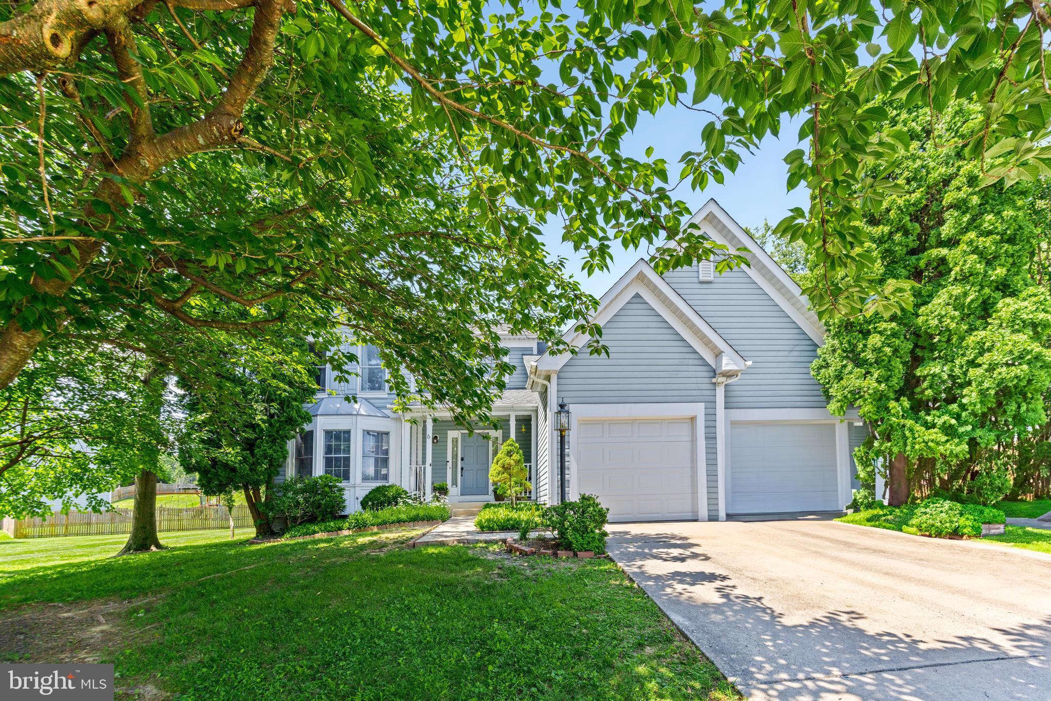 6 EMERALD RIDGE COURT