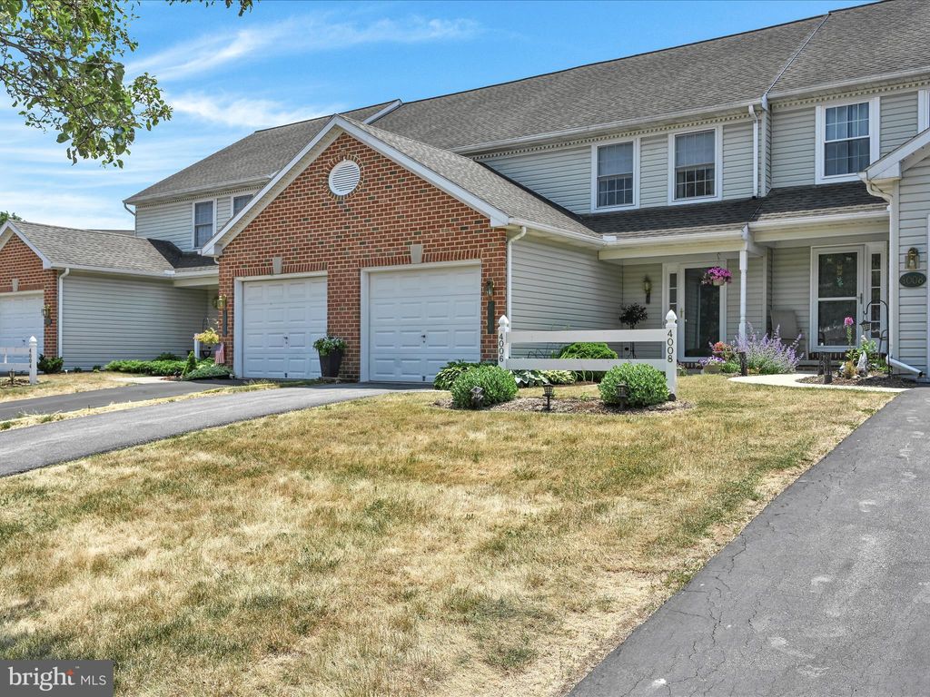 Photo of 4006 PARKSIDE CT, MOUNT JOY, PA 17552 (MLS # PALA2036030)