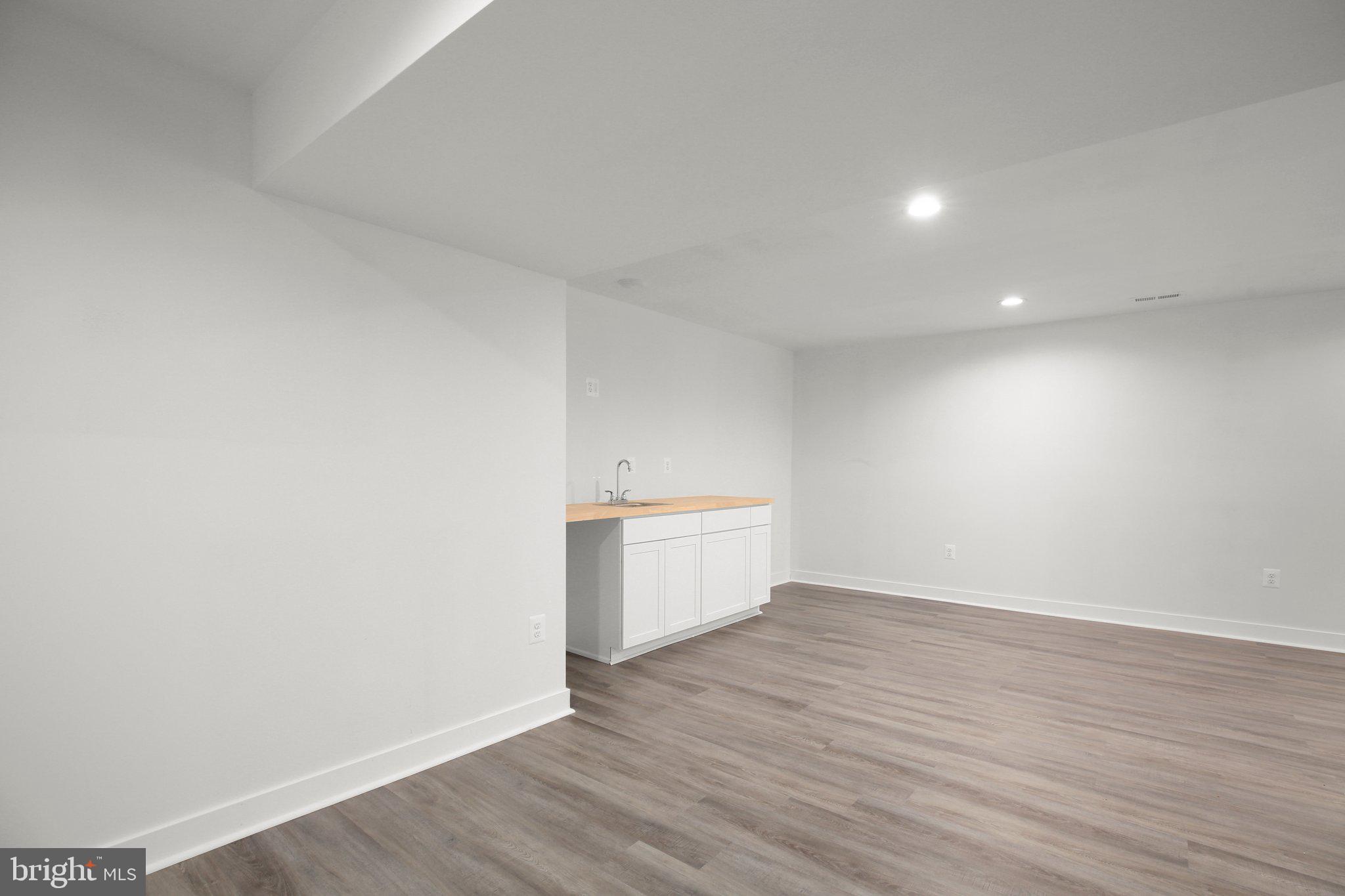 REGENCY AT CHANCELLORSVILLE NORTH - Residential