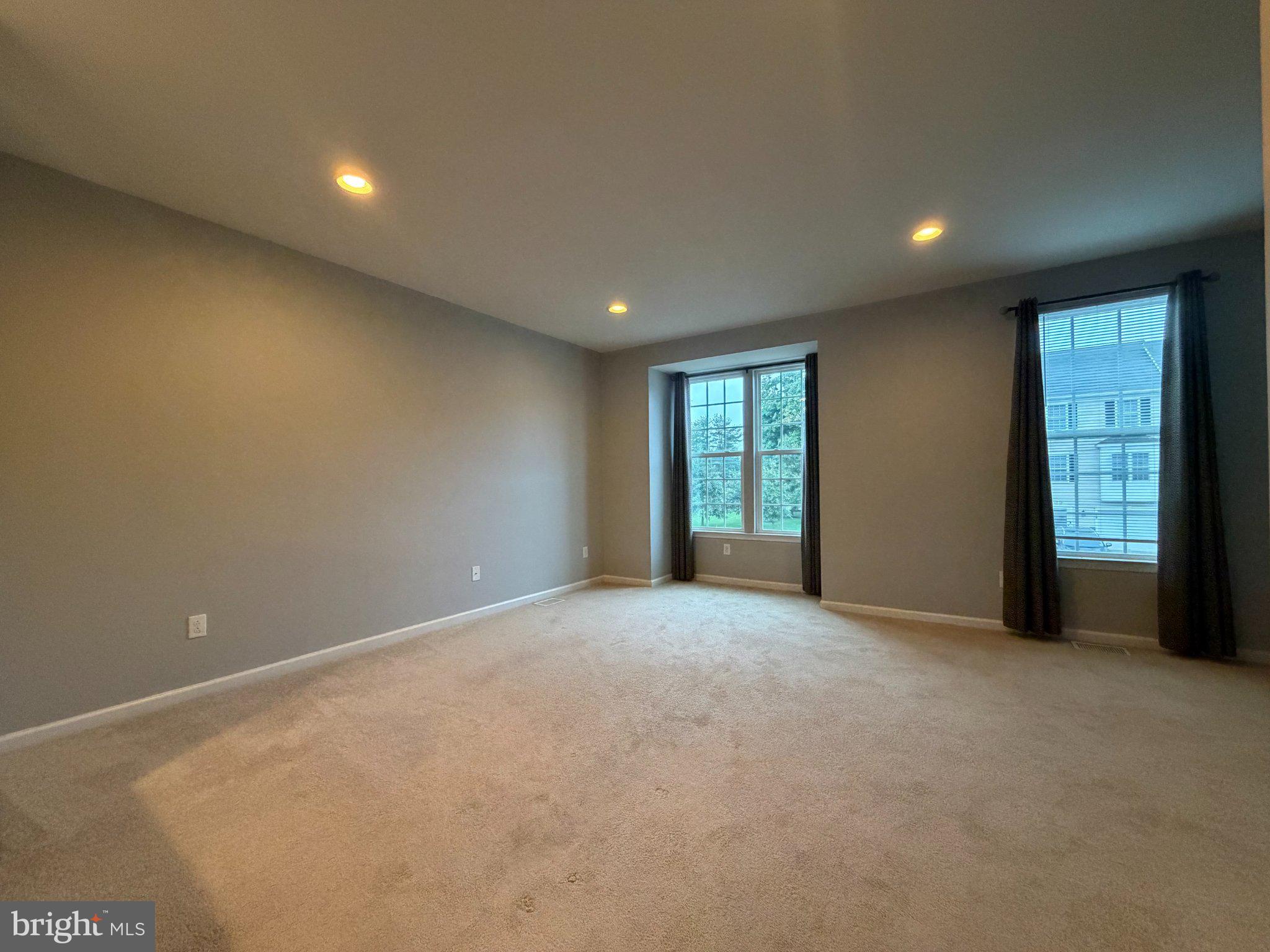2102 E OAK ROAD N6
