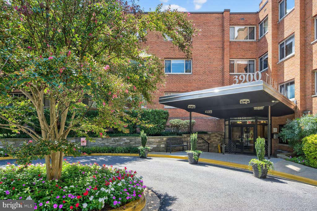 Photo of 3900 Tunlaw Road NW #206, WASHINGTON, DC 20007 (MLS # DCDC2279156)