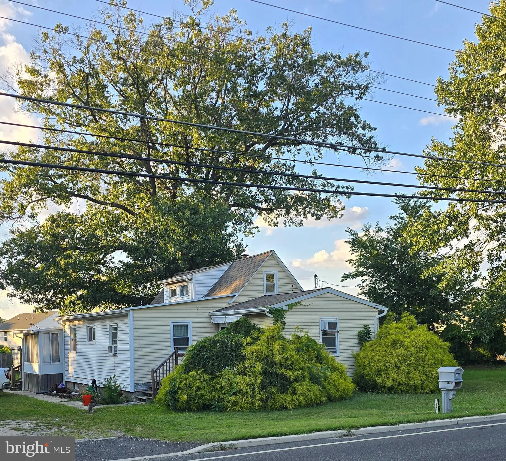 Sicklerville, New Jersey 08081, United States, 3 Bedrooms Bedrooms, ,2 BathroomsBathrooms,Residential,Pending,202241