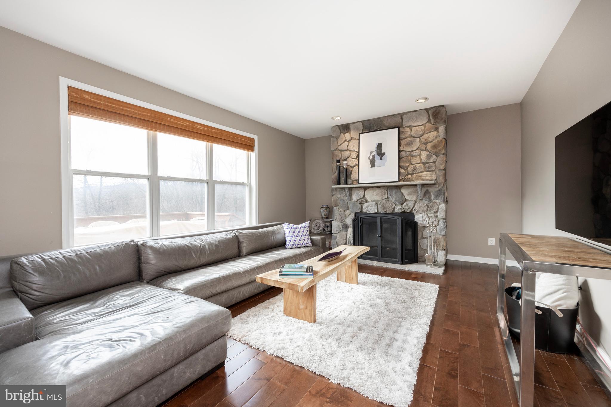 STONEGATE - Residential