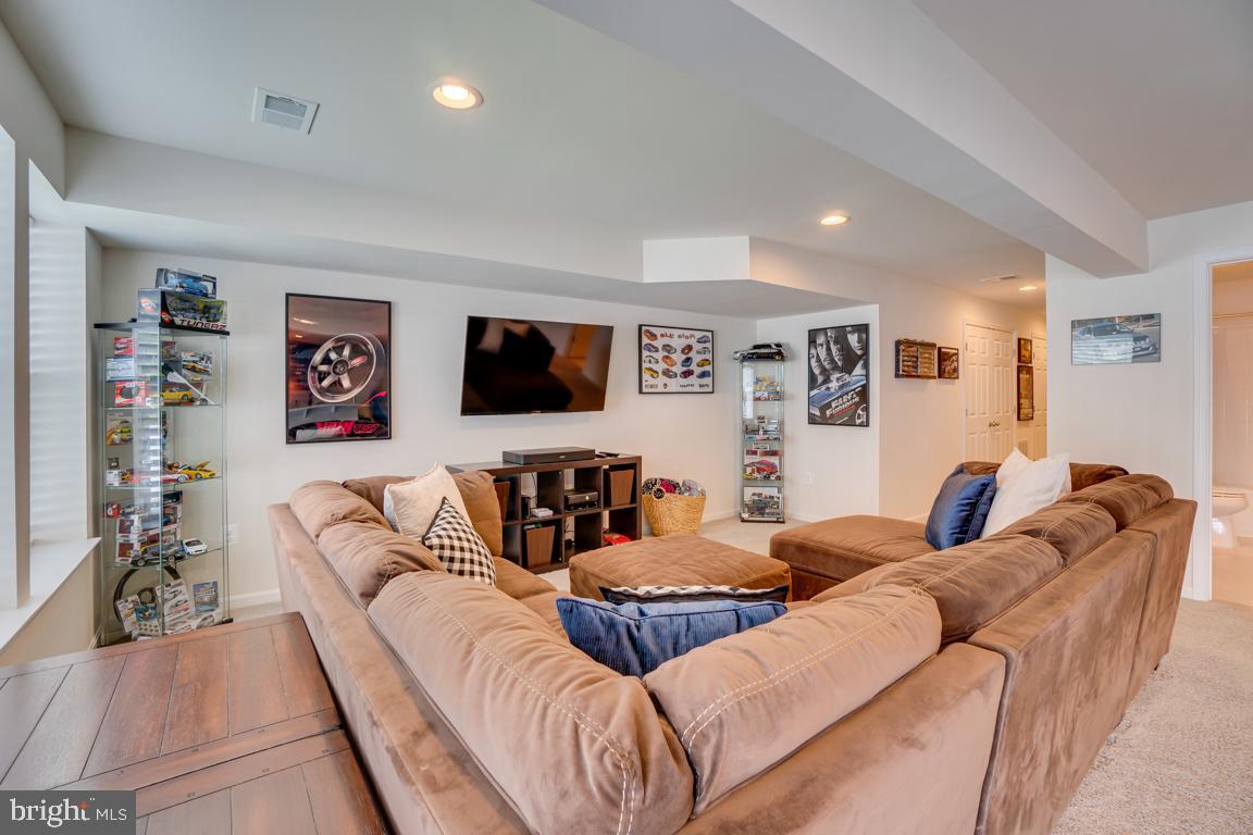 EMBREY MILL - Residential Lease