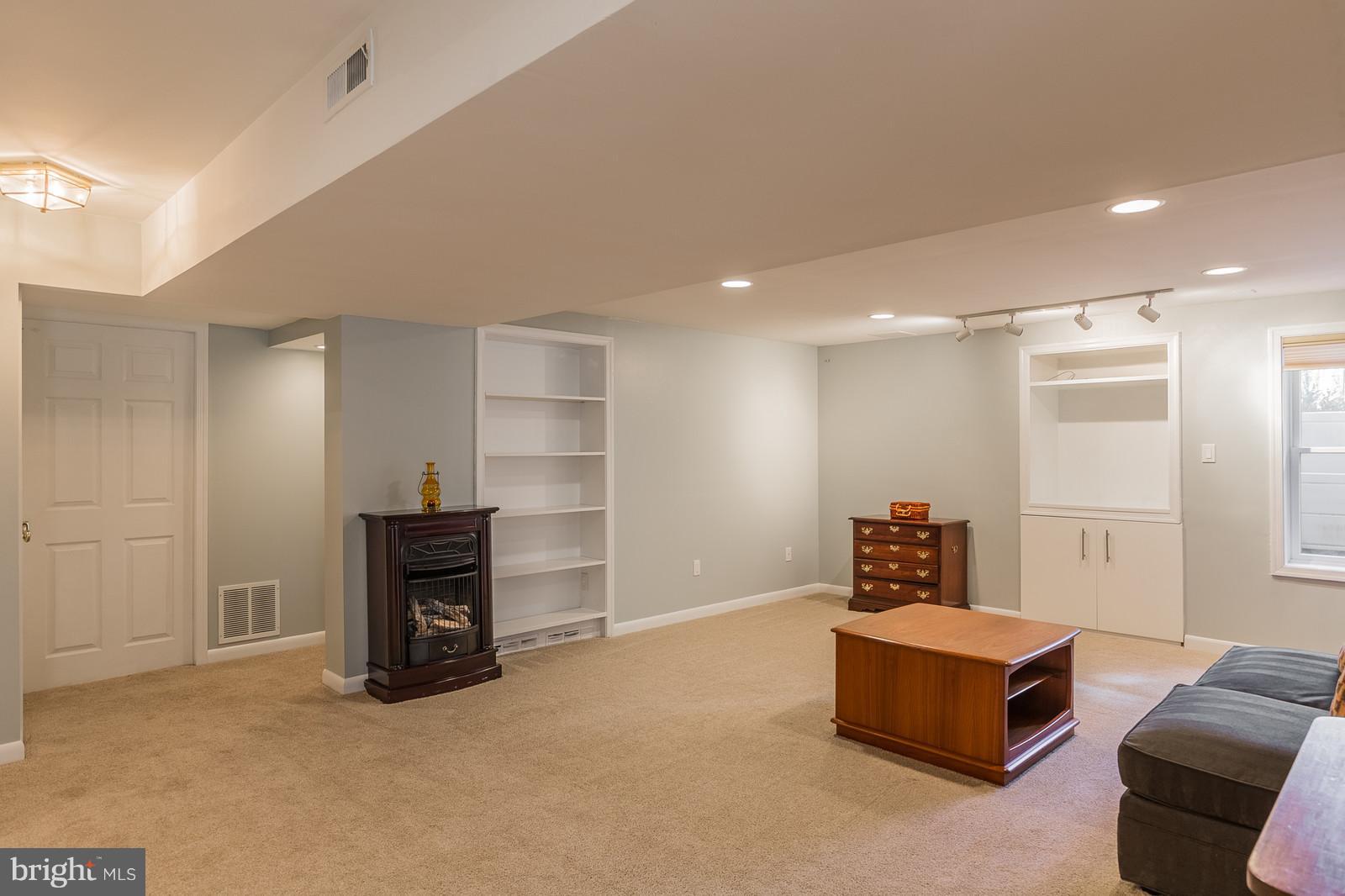 OAK MARR COURTS - Residential