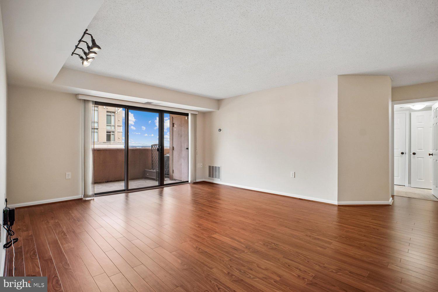 1301 N COURTHOUSE ROAD 1612