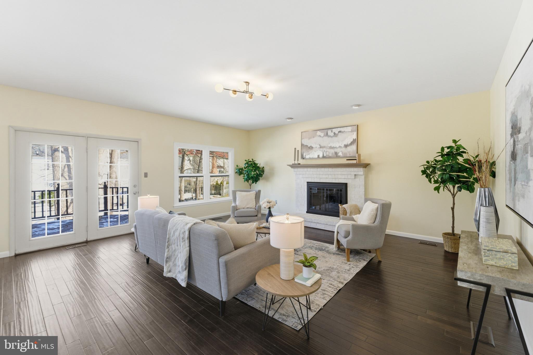 SHERWOOD FOREST MANOR - Residential