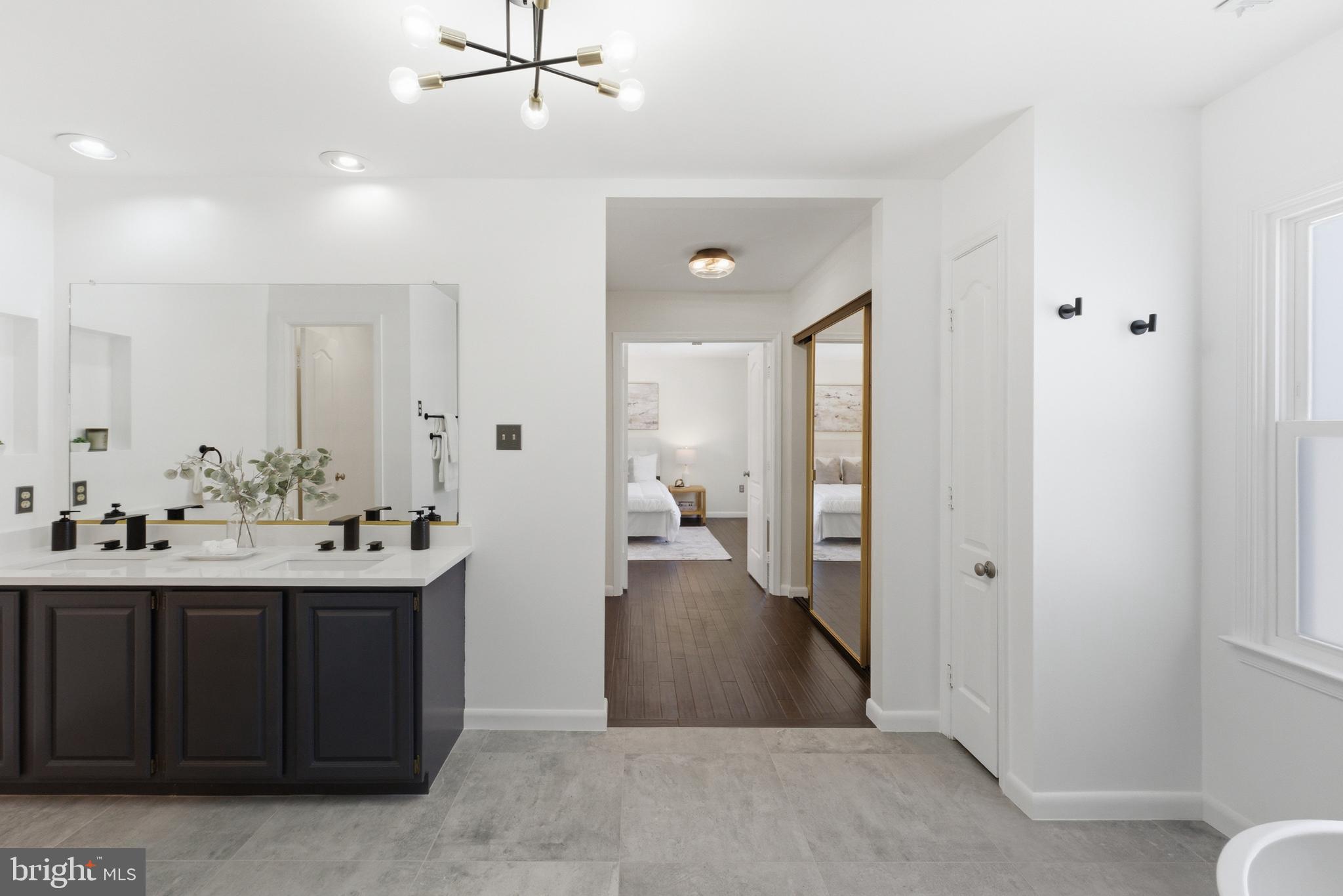 SHERWOOD FOREST MANOR - Residential