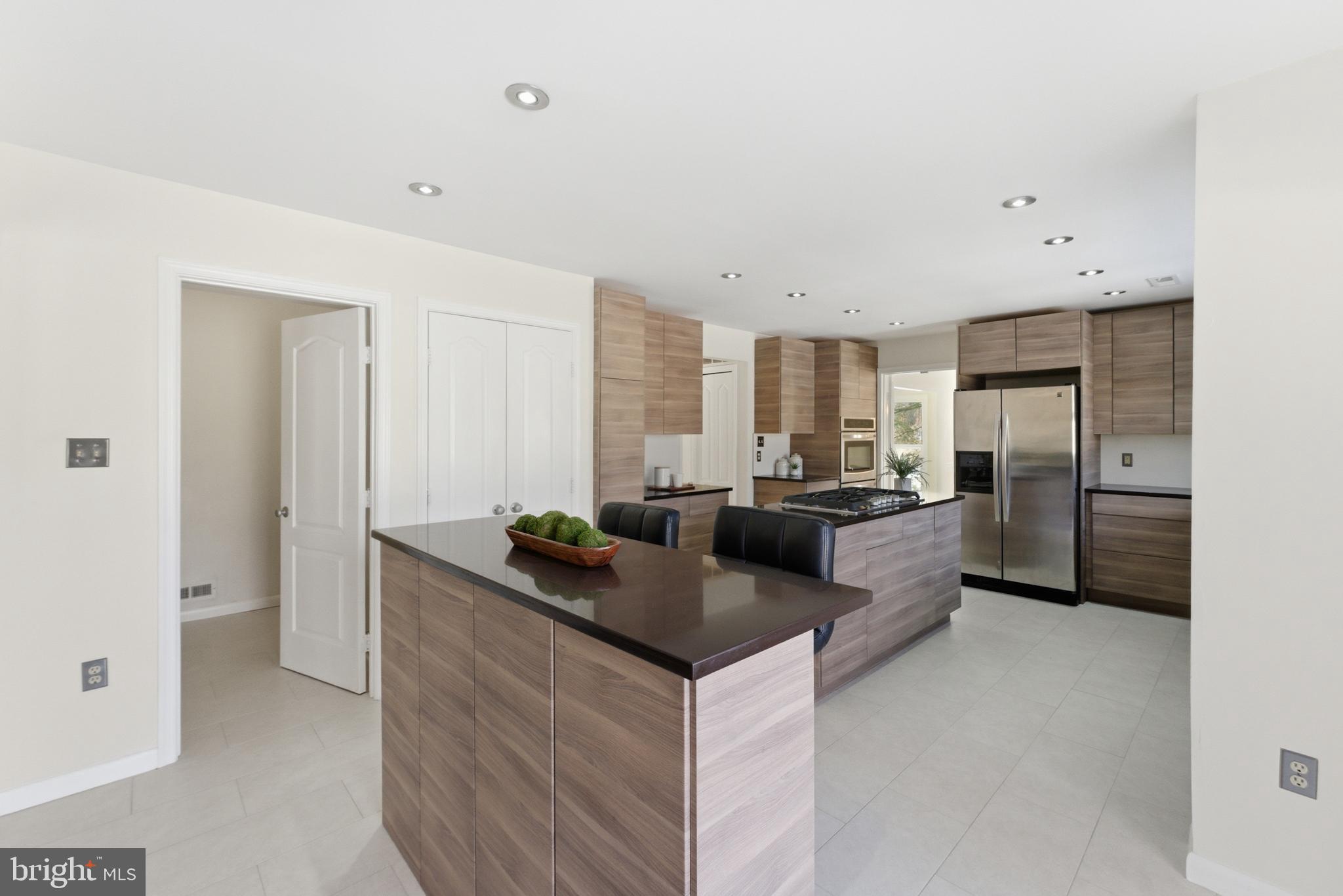 SHERWOOD FOREST MANOR - Residential