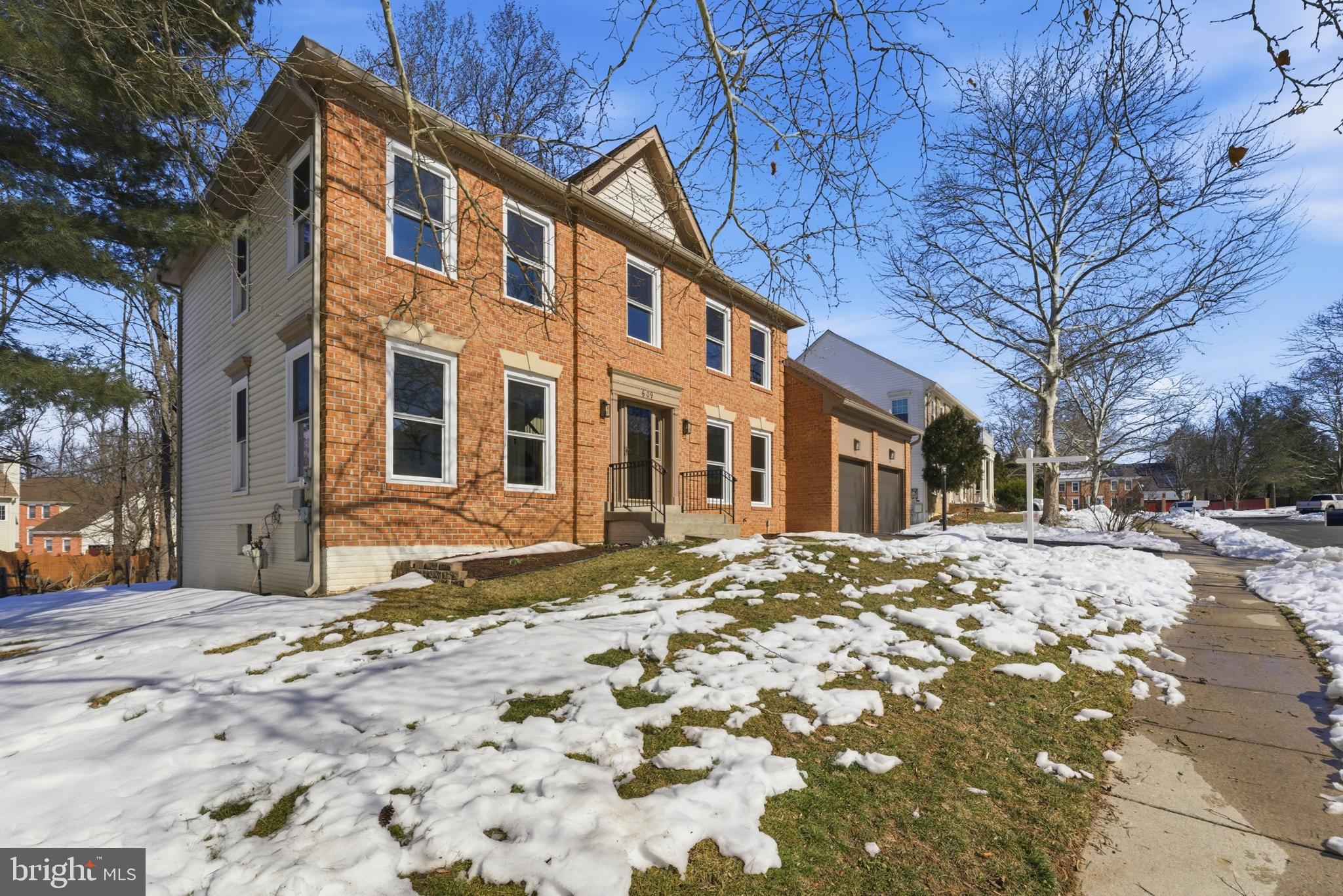 SHERWOOD FOREST MANOR - Residential