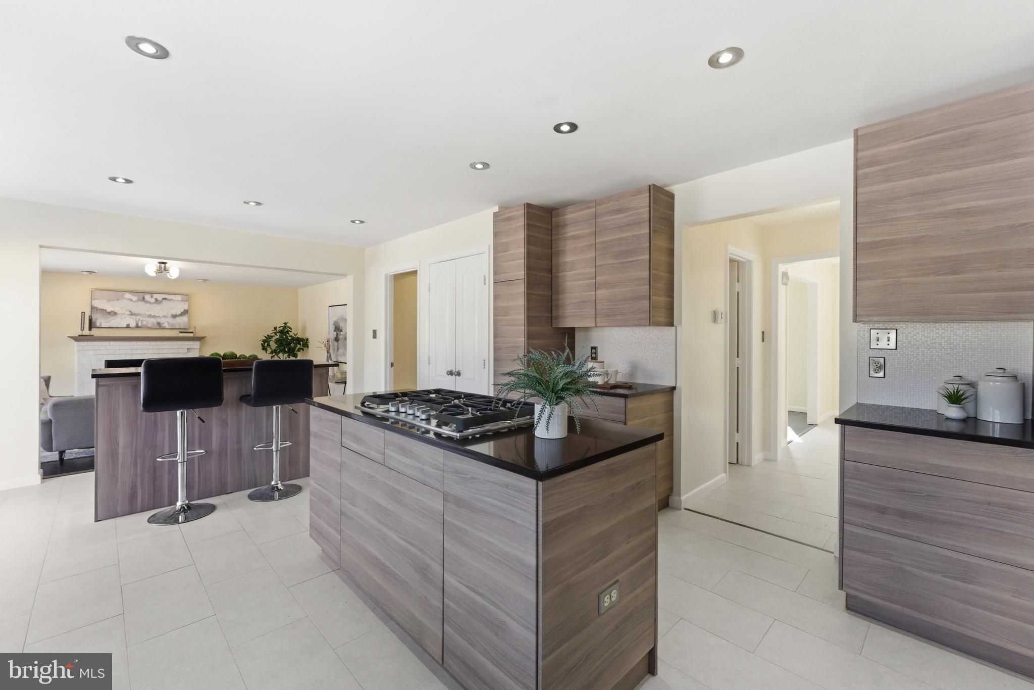 SHERWOOD FOREST MANOR - Residential