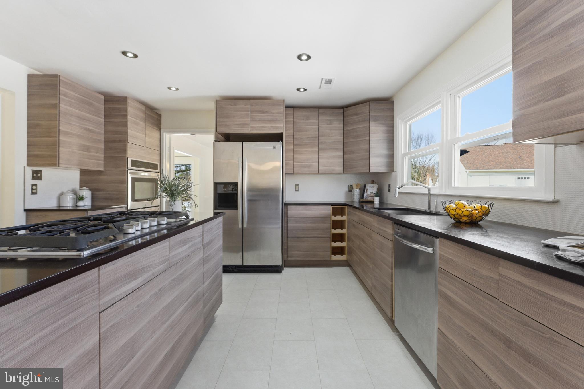 SHERWOOD FOREST MANOR - Residential