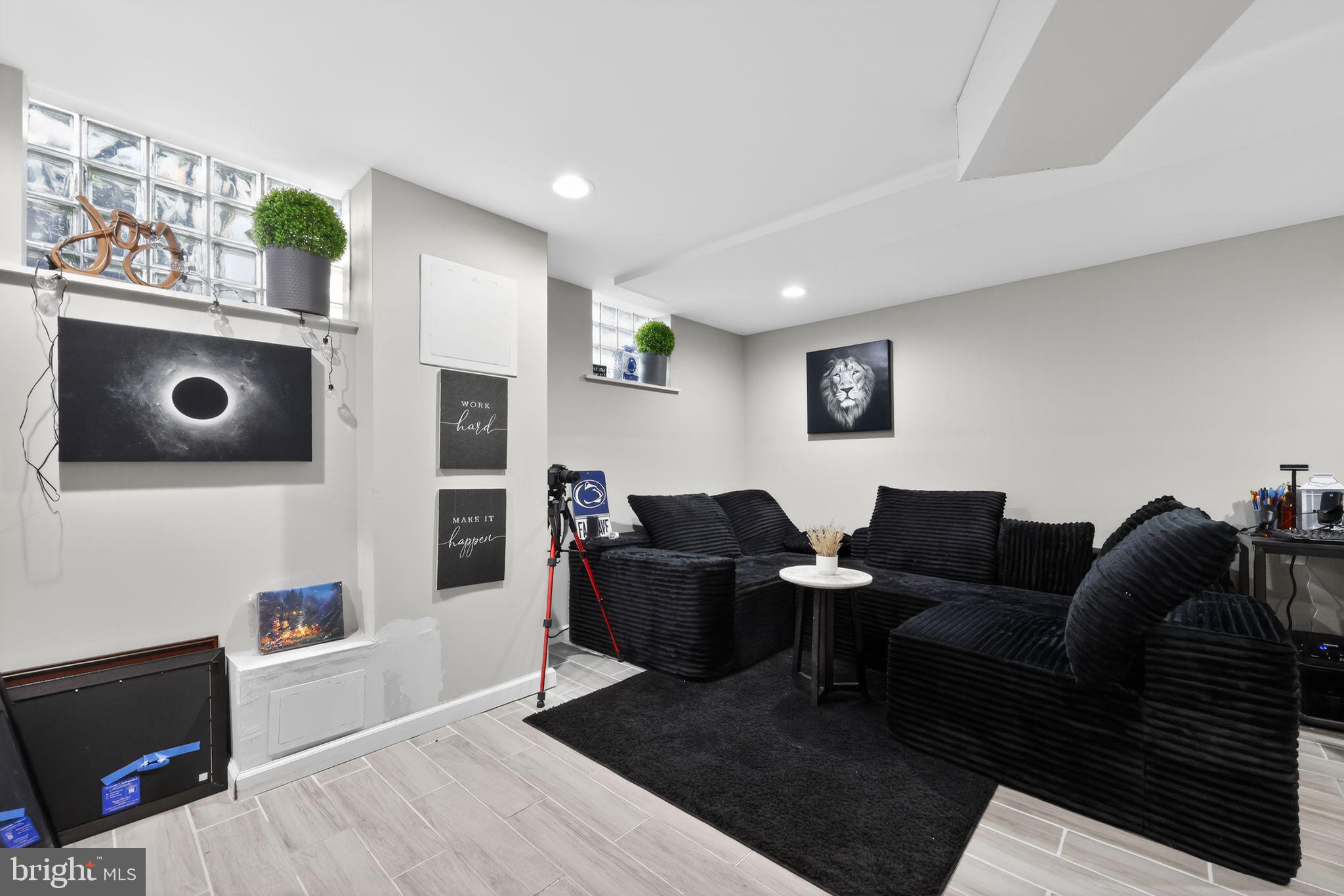 MAYFAIR (EAST) - Residential