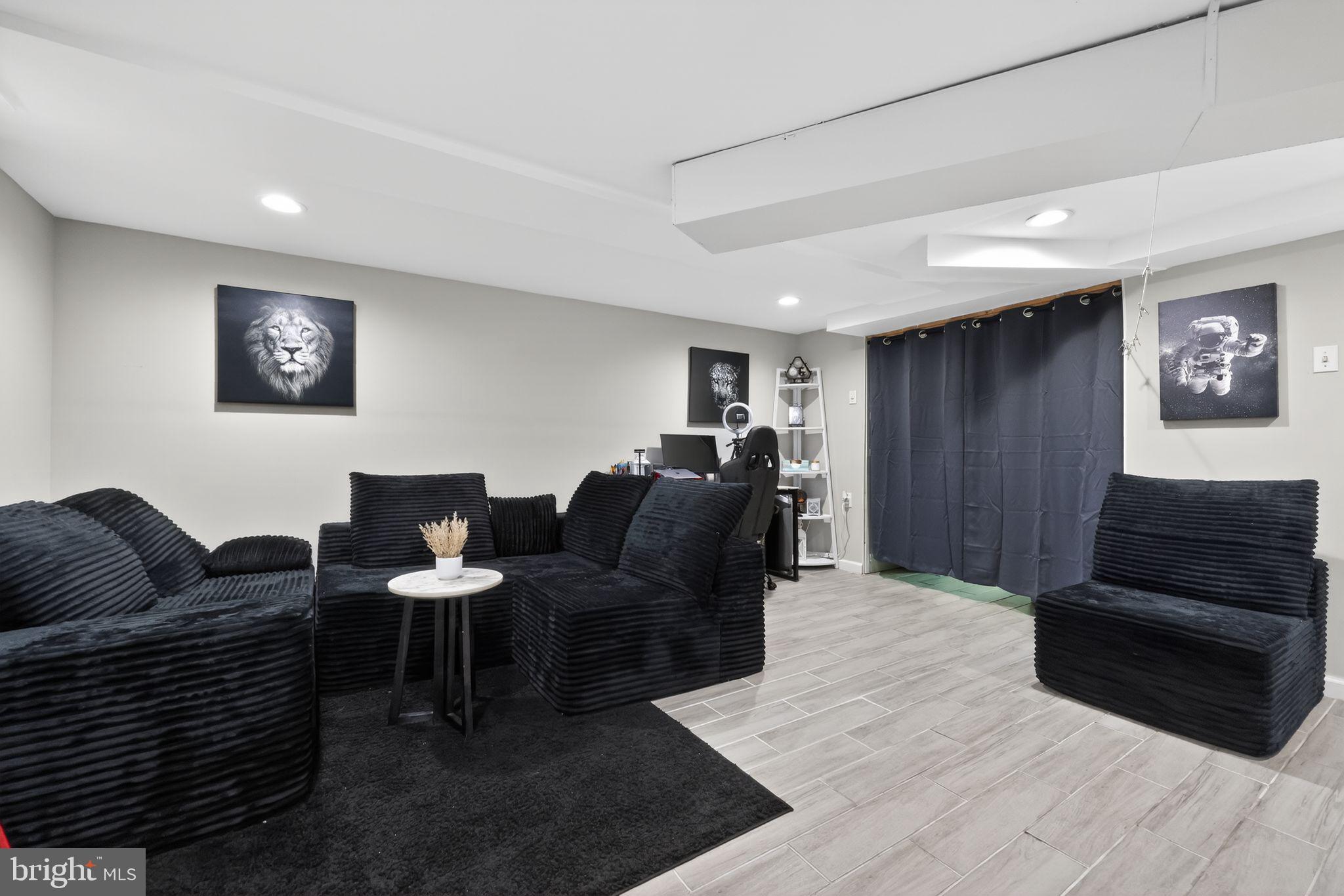 MAYFAIR (EAST) - Residential