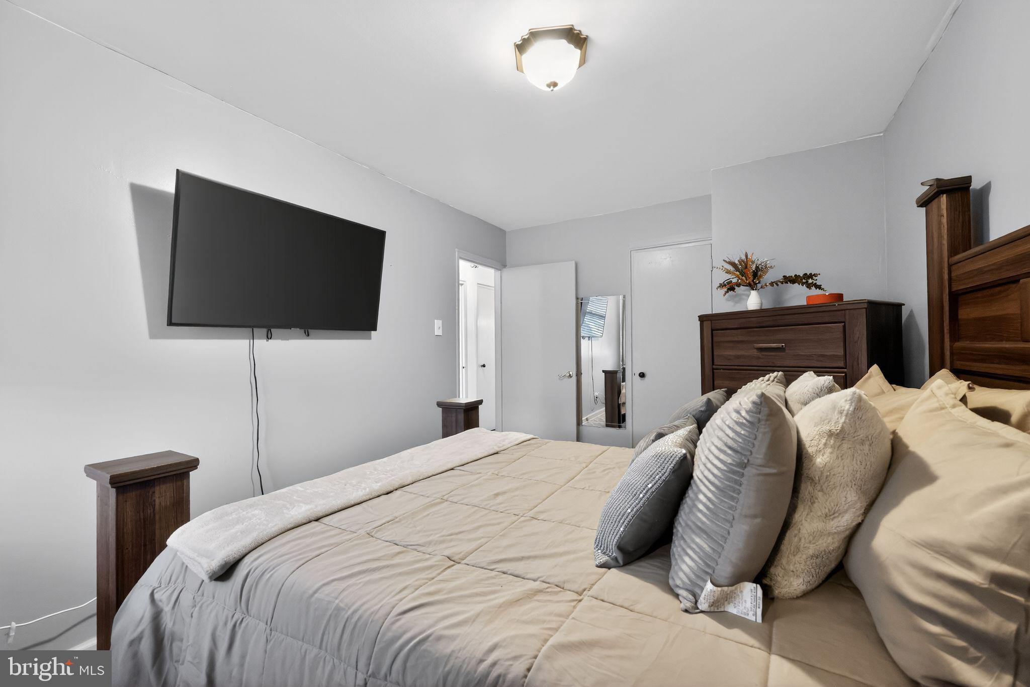 MAYFAIR (EAST) - Residential