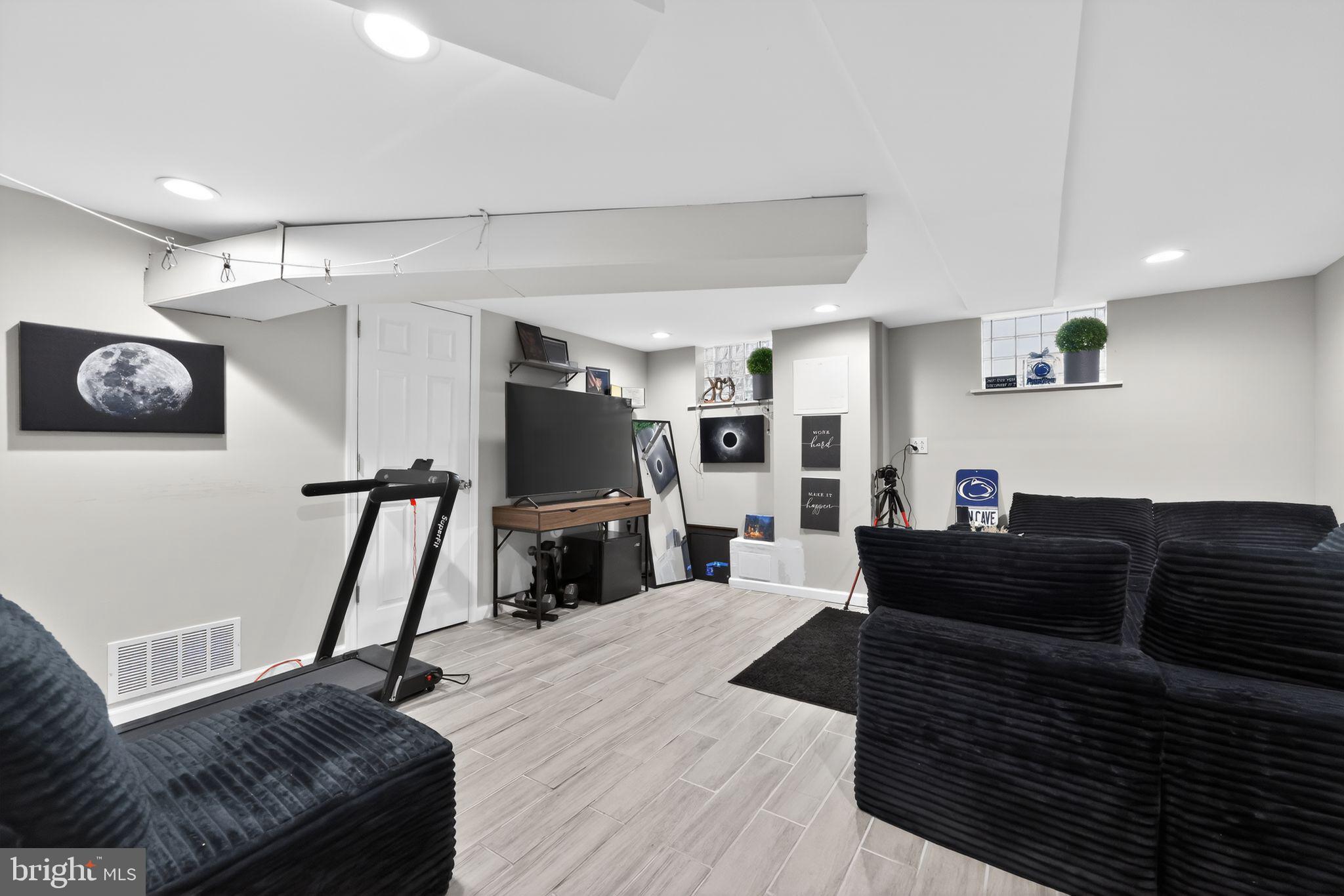 MAYFAIR (EAST) - Residential