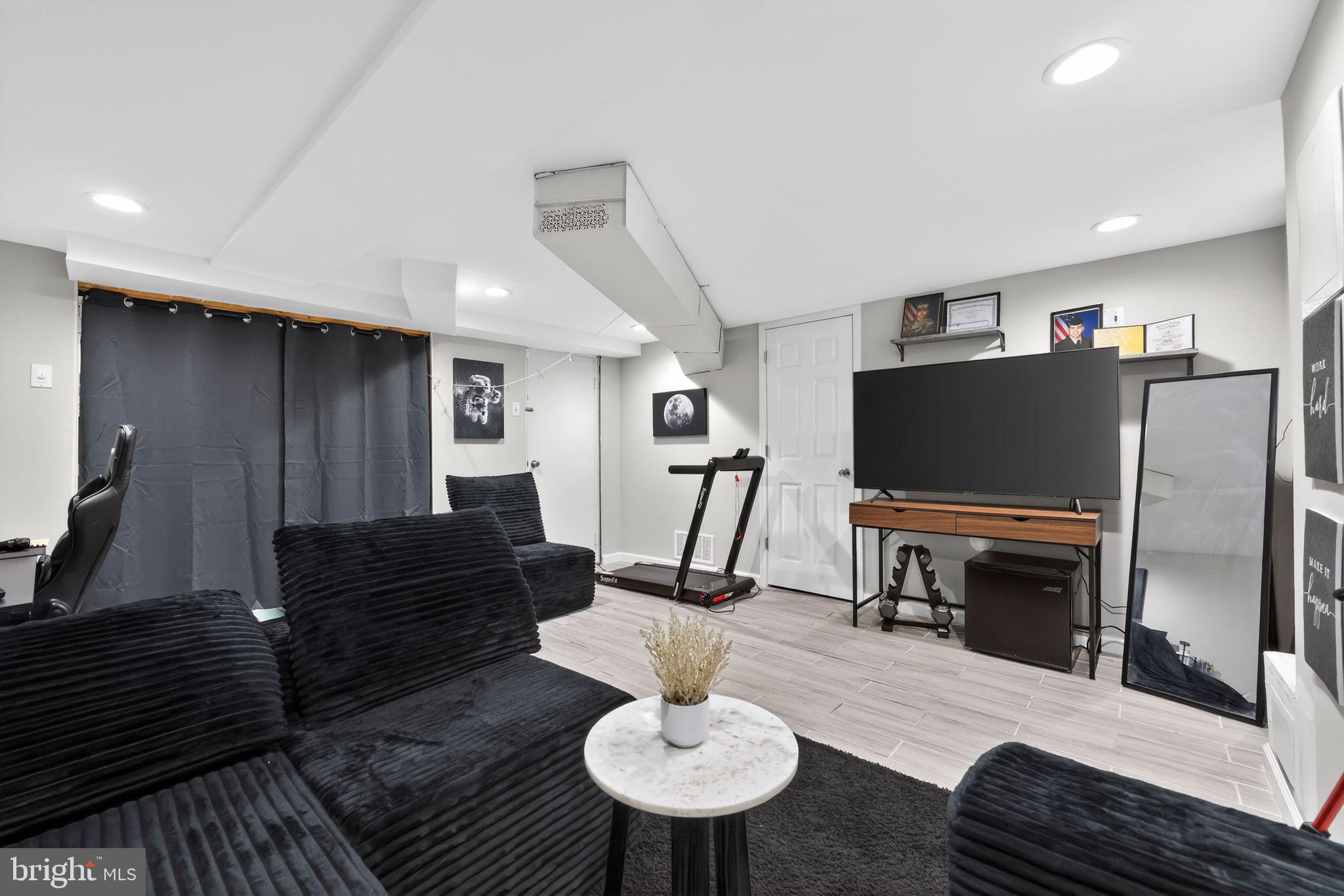 MAYFAIR (EAST) - Residential