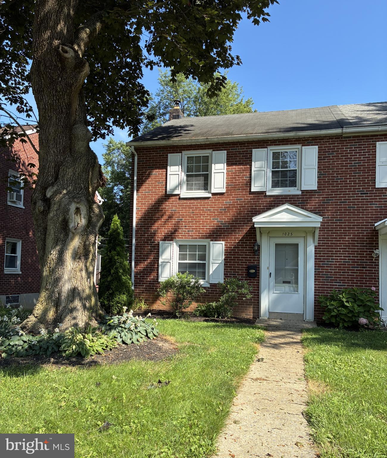 1025 EDGEMOOR COURT