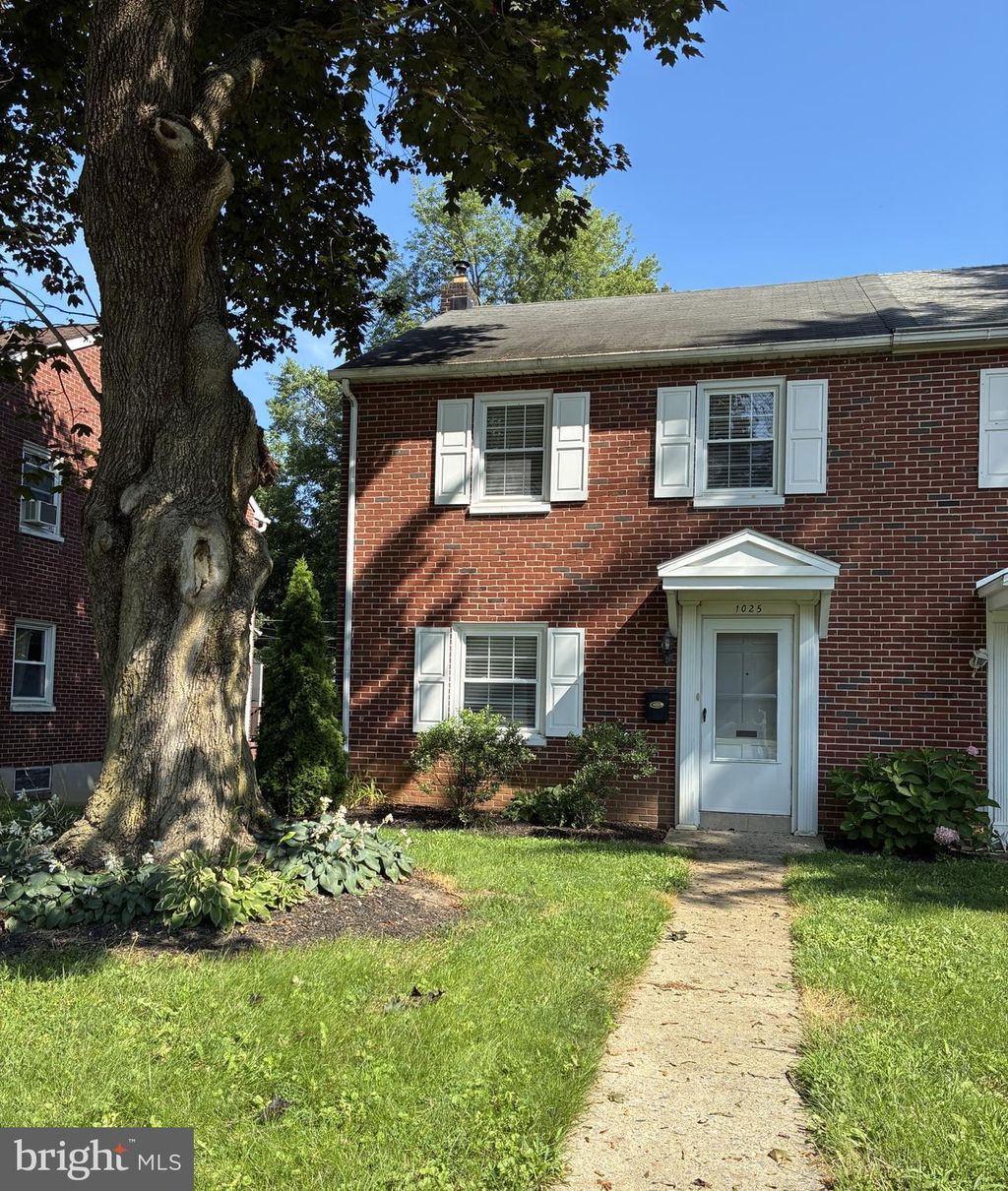 Photo of 1025 Edgemoor Court, LANCASTER, PA 17601 (MLS # PALA2073050)