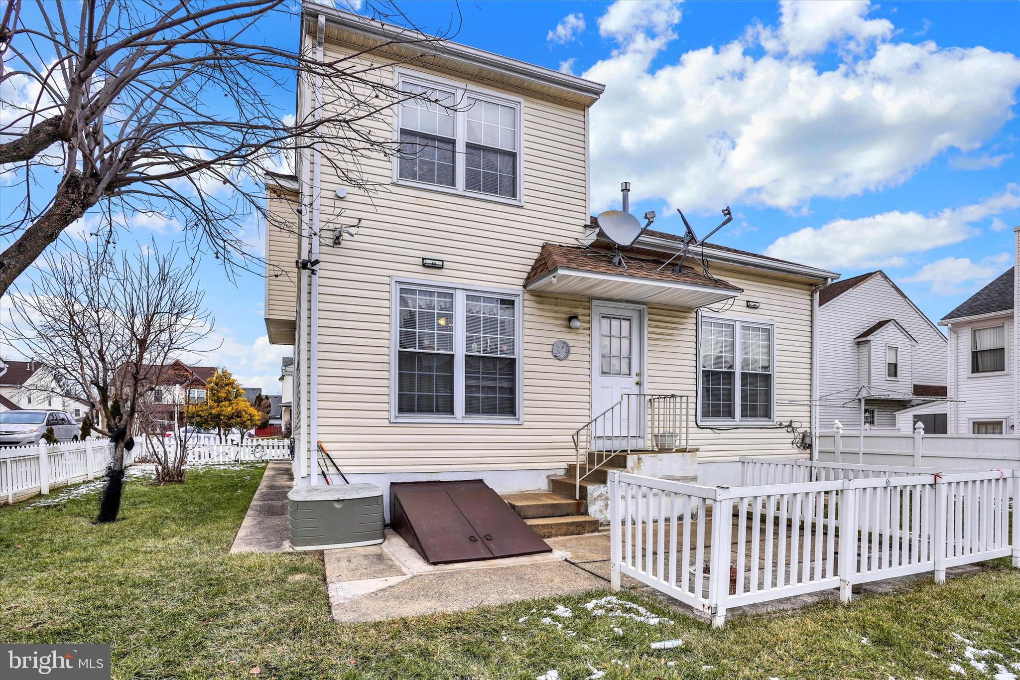 COUNTRY LANE - Residential