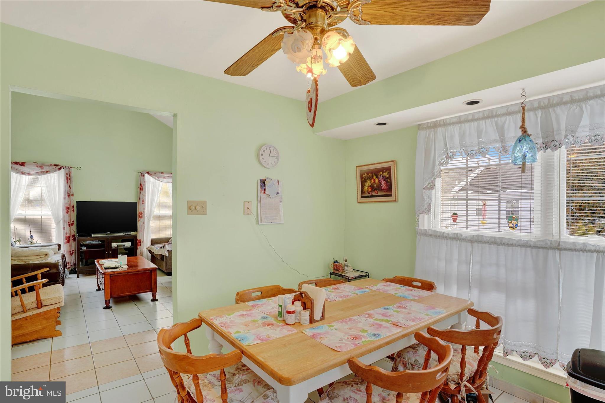 COUNTRY LANE - Residential