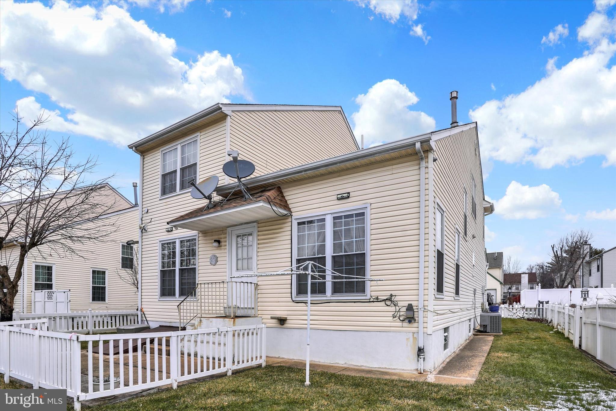 COUNTRY LANE - Residential