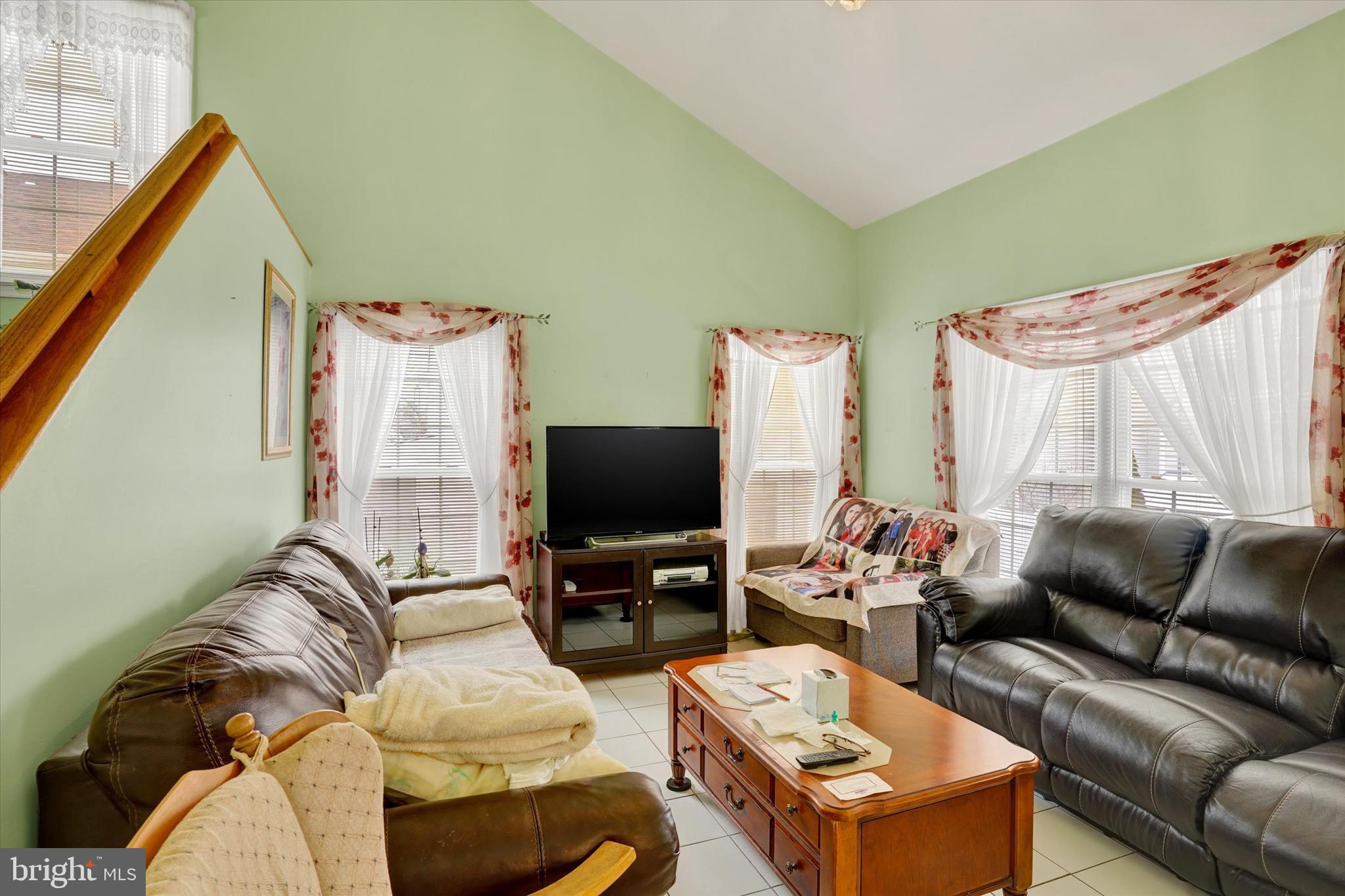 COUNTRY LANE - Residential