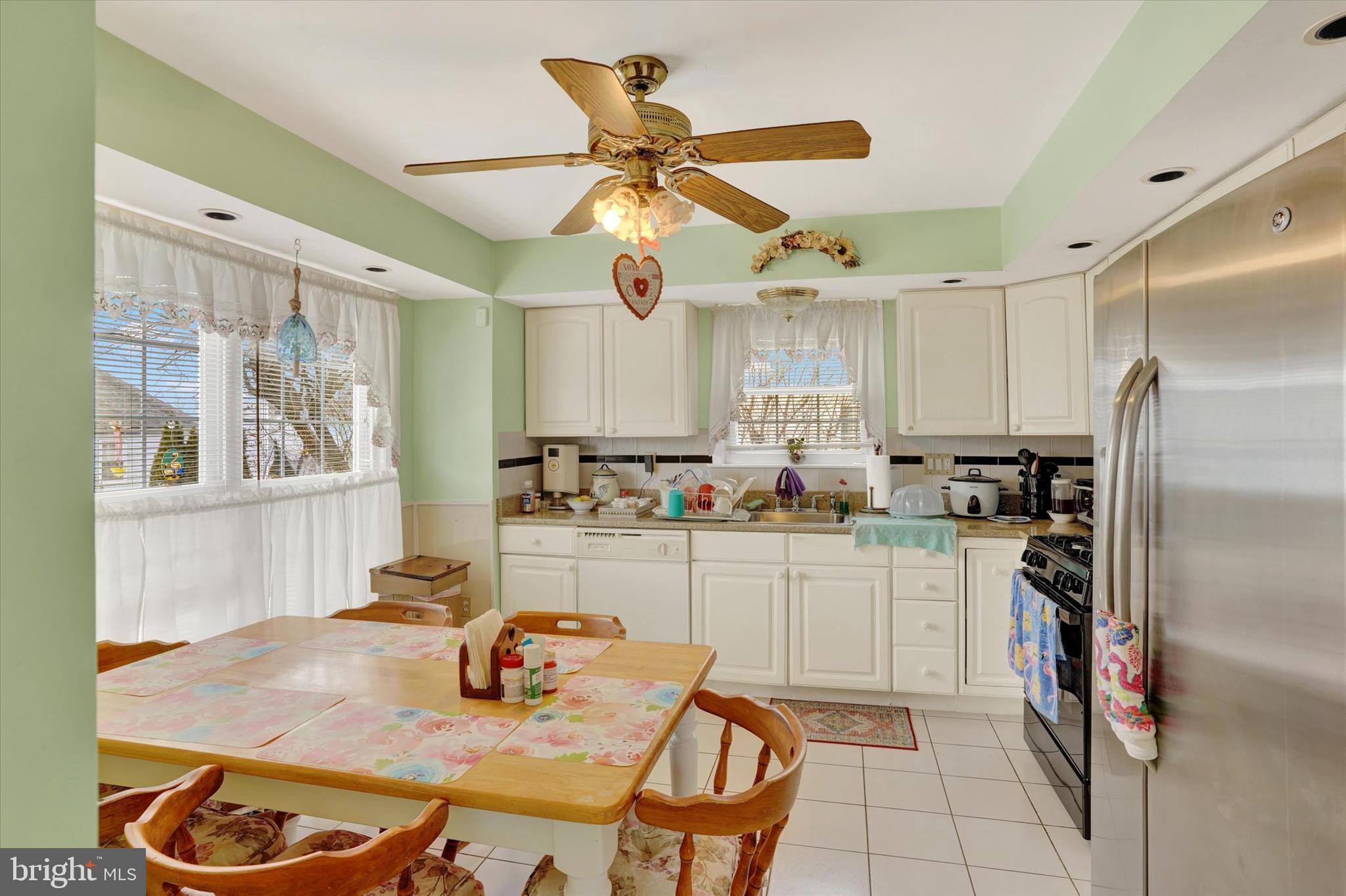 COUNTRY LANE - Residential