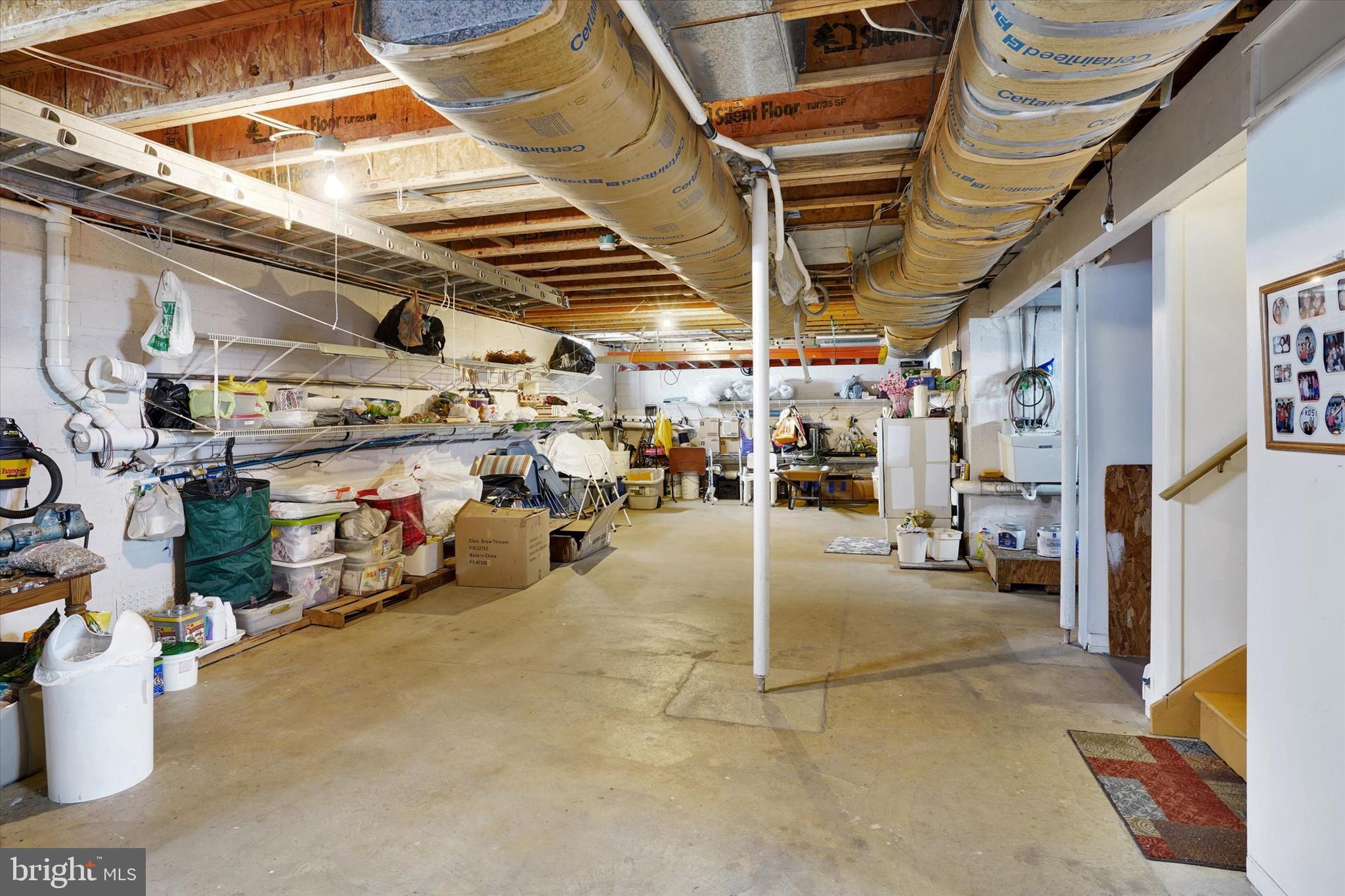 COUNTRY LANE - Residential