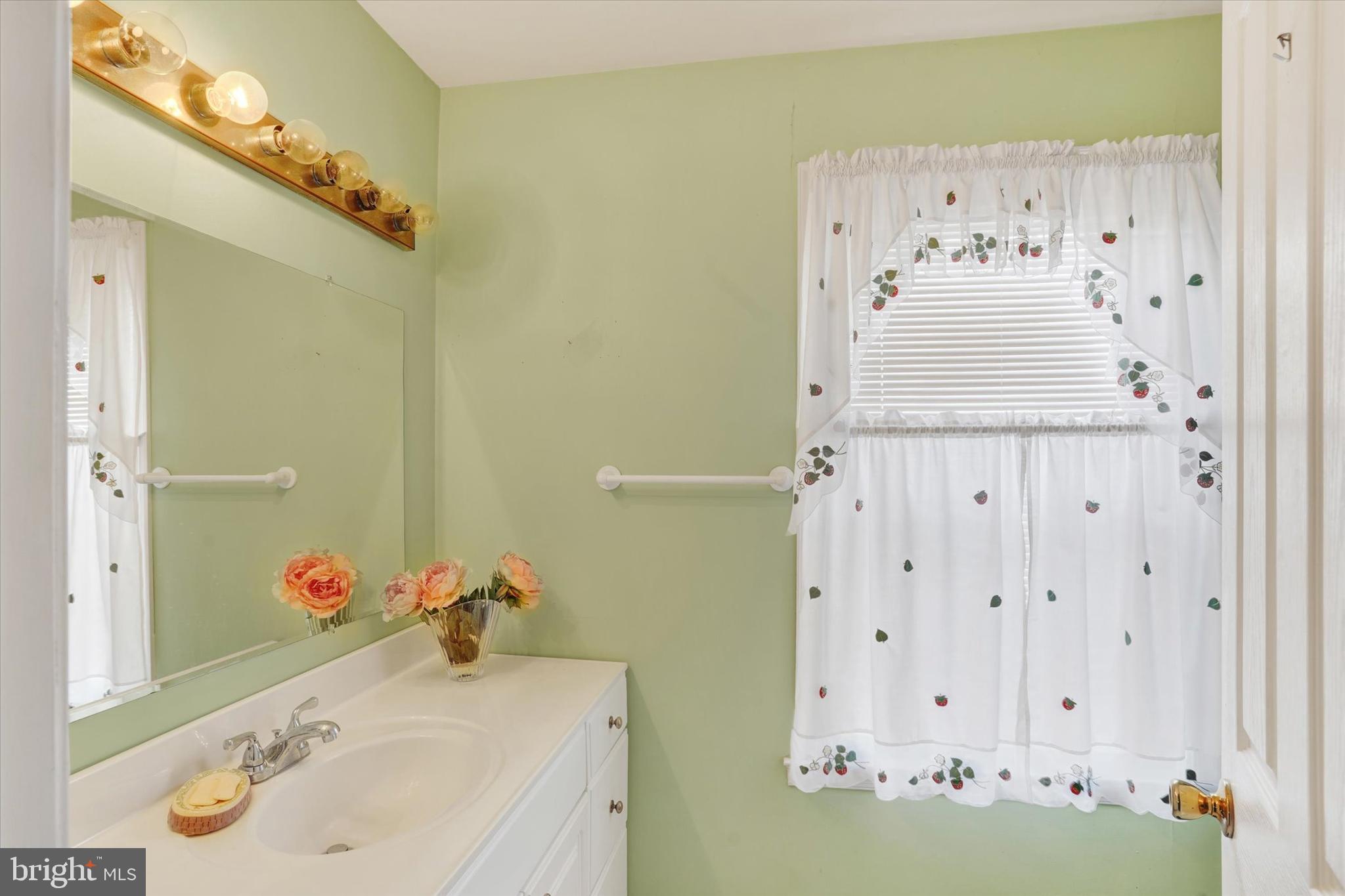 COUNTRY LANE - Residential