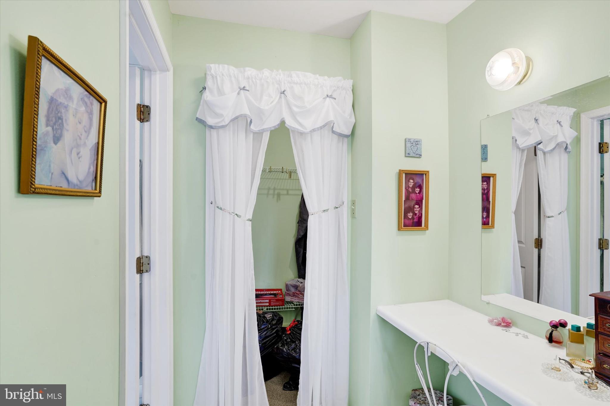 COUNTRY LANE - Residential