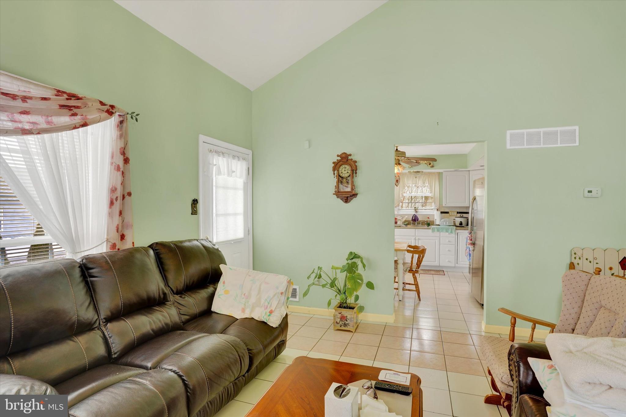 COUNTRY LANE - Residential