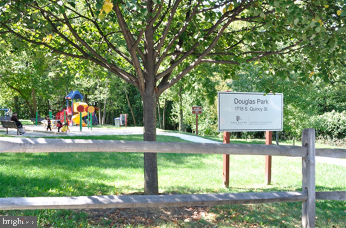 DOUGLAS PARK - Residential