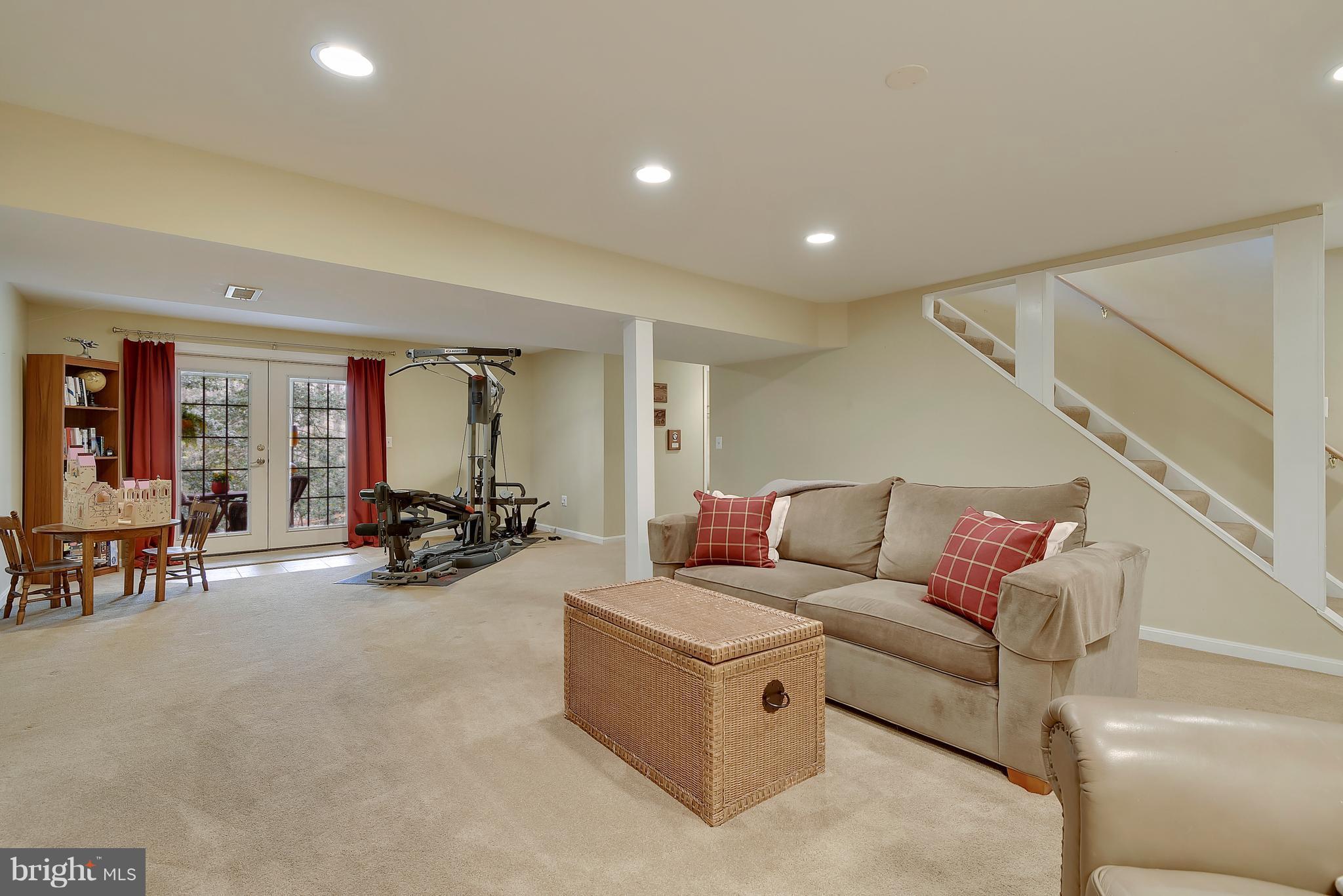 SOUTH RIVER MANOR - Residential