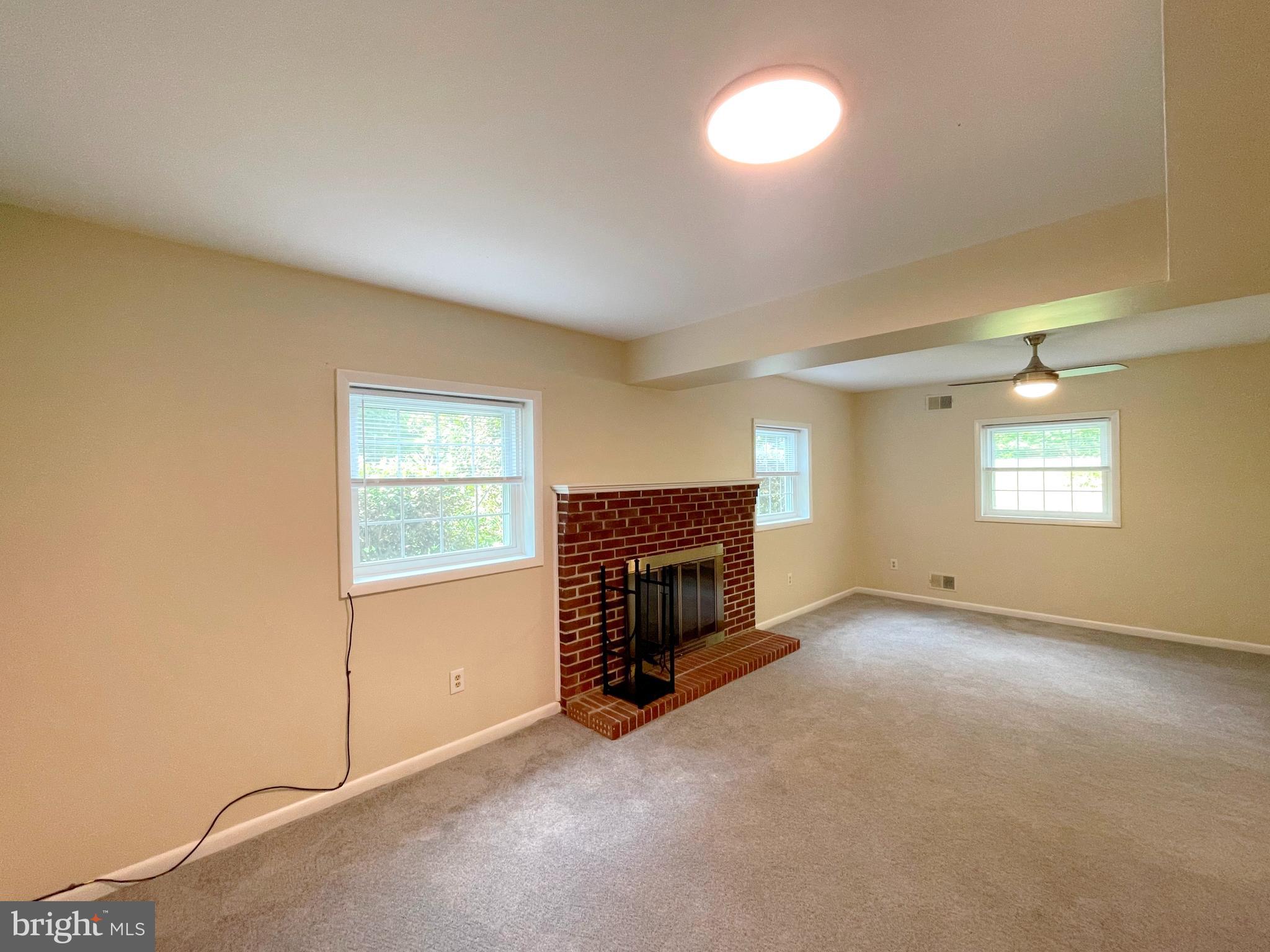 BRETON BAY ESTATES - Residential Lease