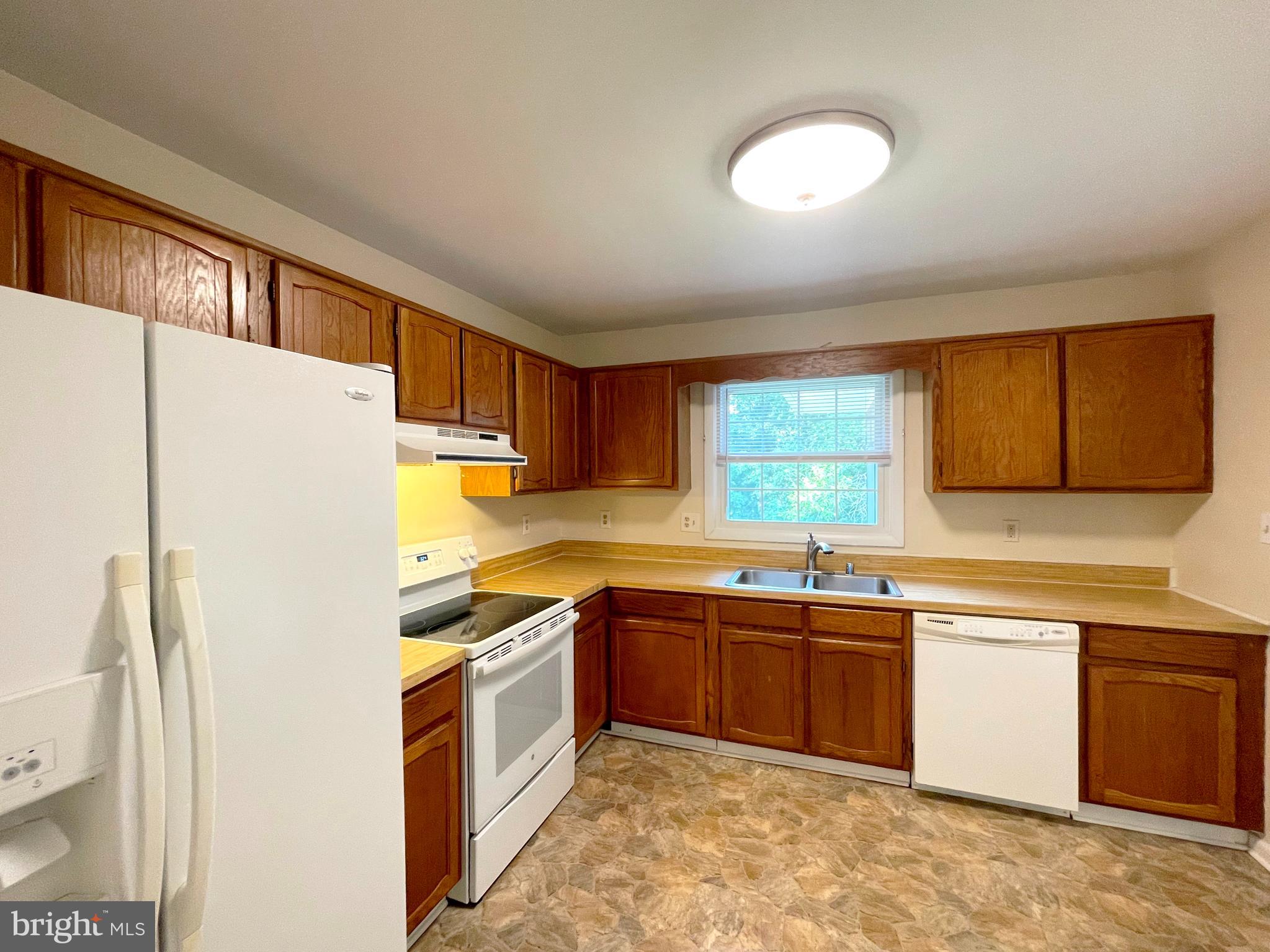 BRETON BAY ESTATES - Residential Lease