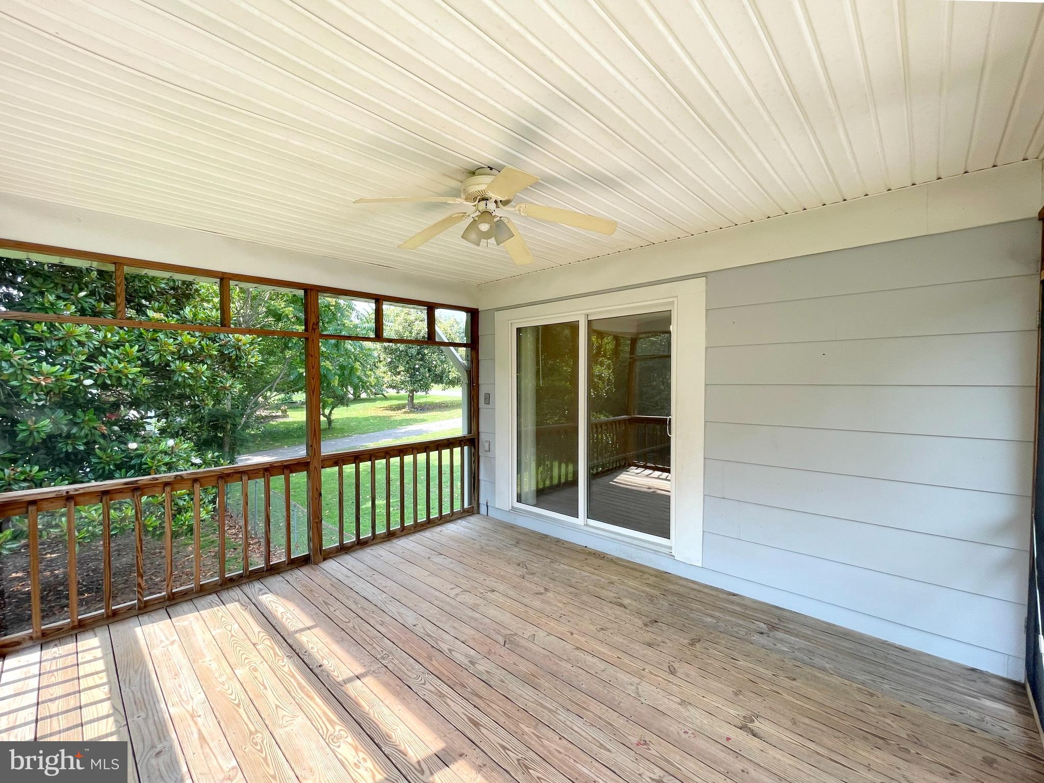 BRETON BAY ESTATES - Residential Lease