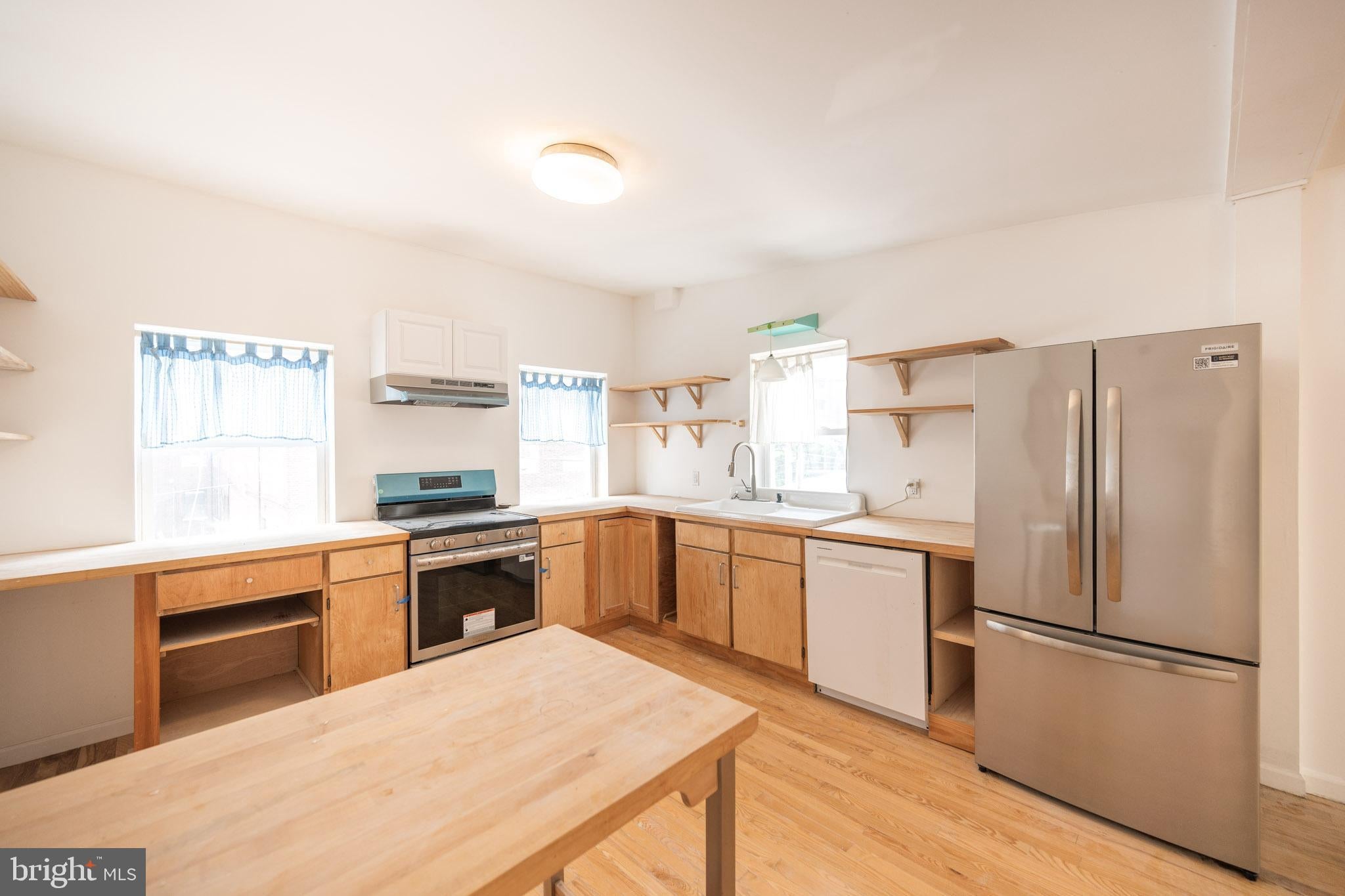 711 W THOMPSON STREET UNIT 3F