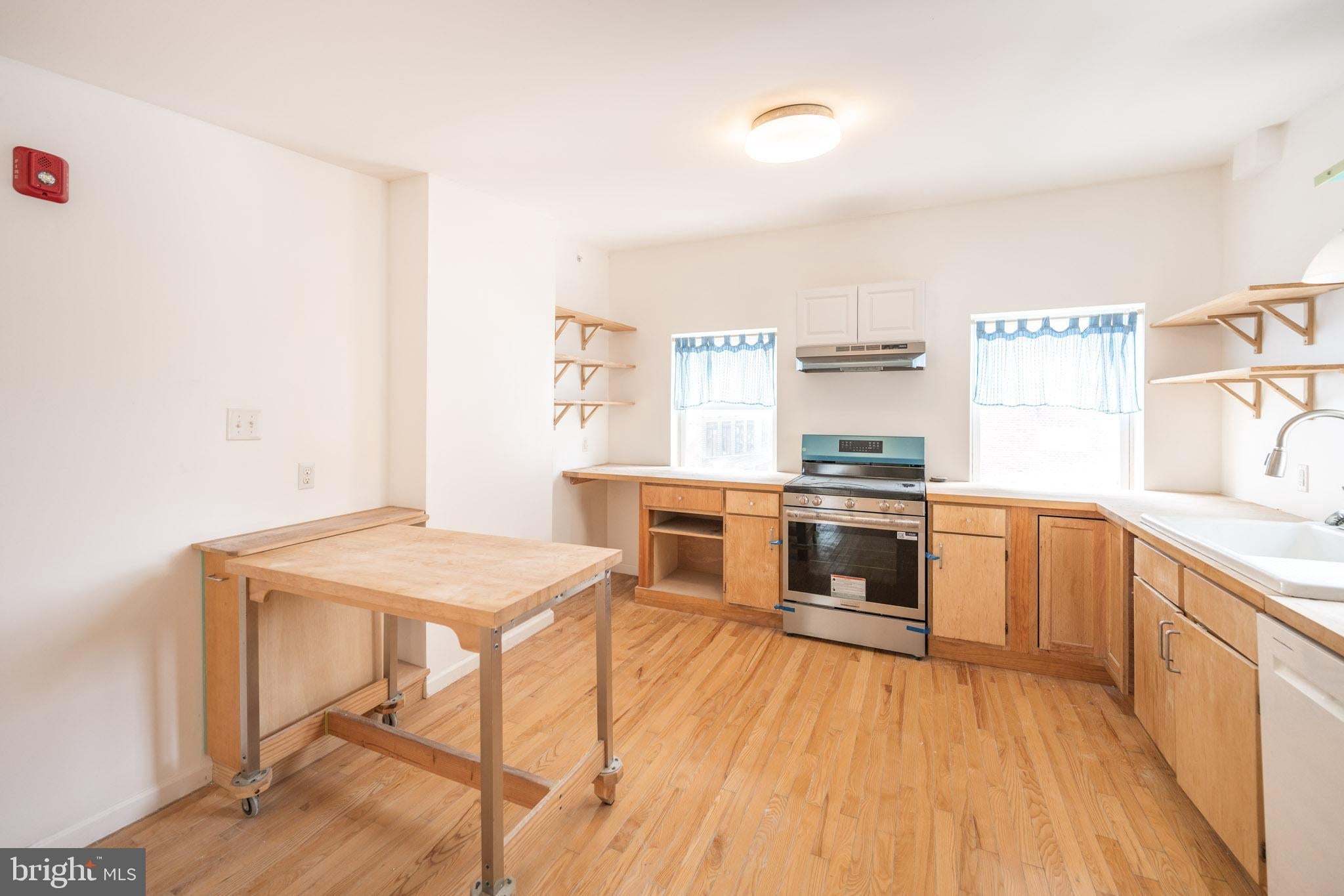 711 W THOMPSON STREET UNIT 3F